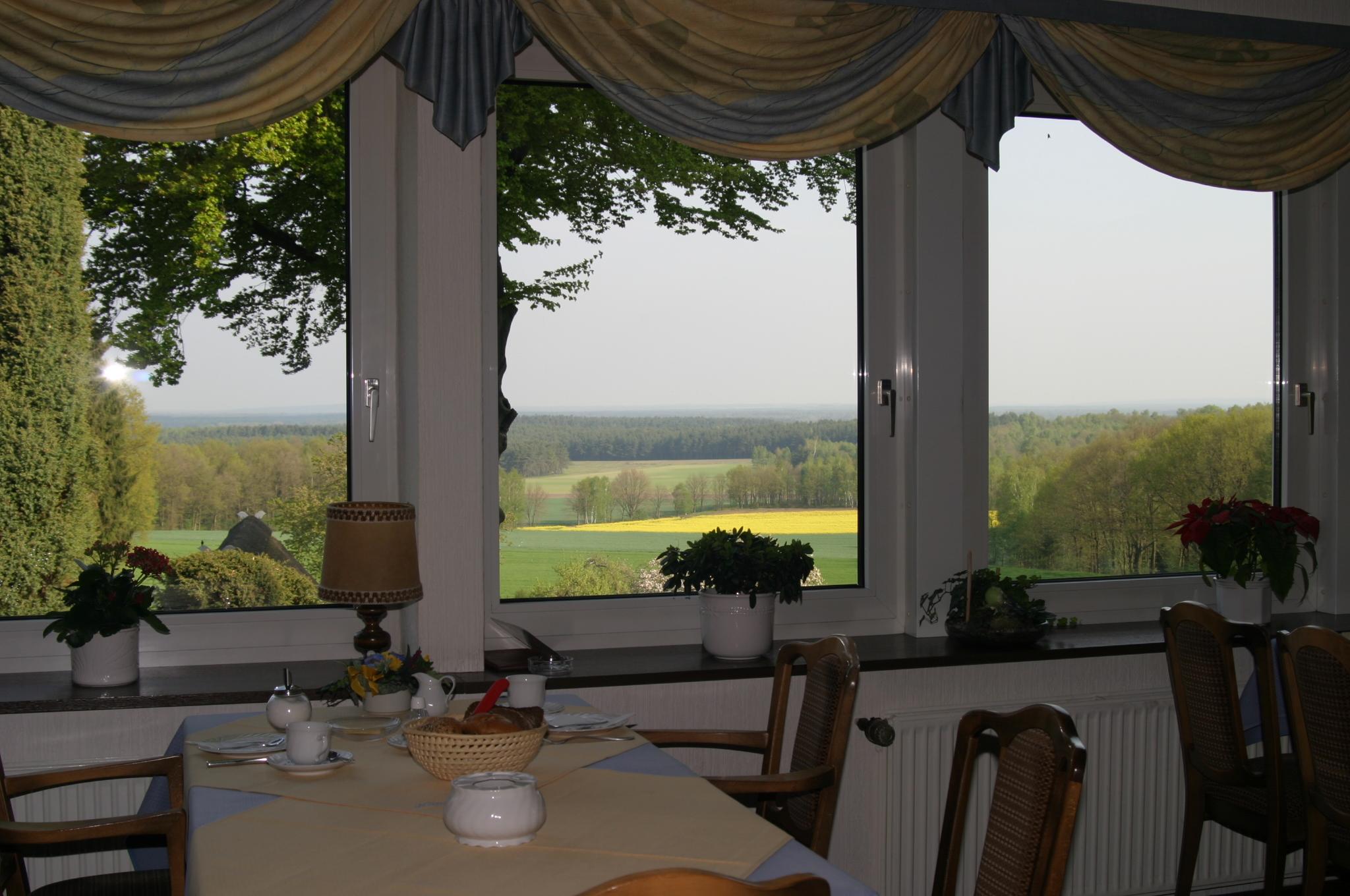 Frühstücksraum mit Panoramablick Café und Pension "Höpen-Idyll"