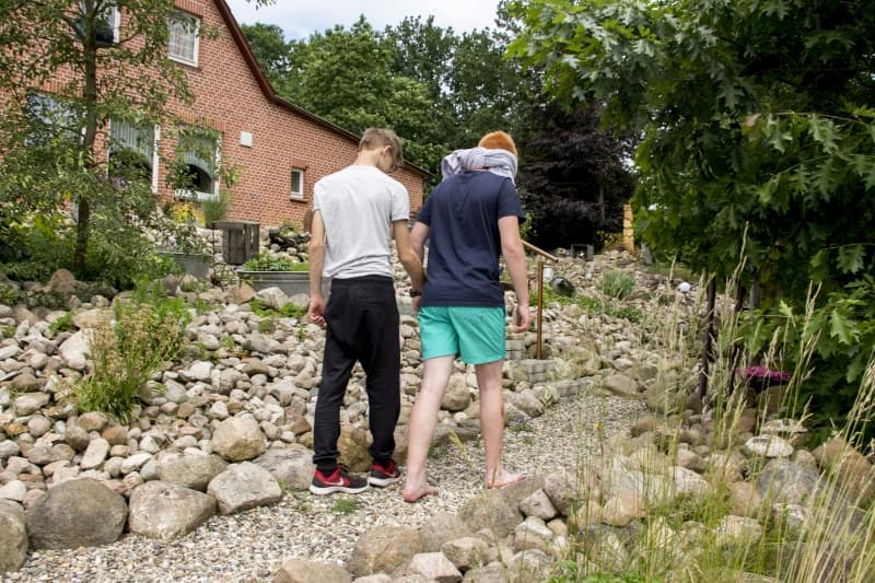 Spüren Sie die Natur hautnah mit unserem Barfußpfad