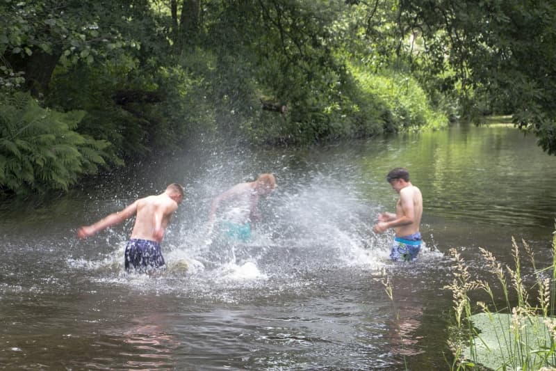 Unser Campingplatz liegt direkt an der Böhme, die an heißen Sommertagen für Spaß sorgt.