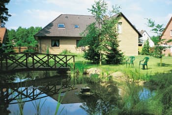 Garten mit Teich der Ferienwohnungen Bad Bodenteich