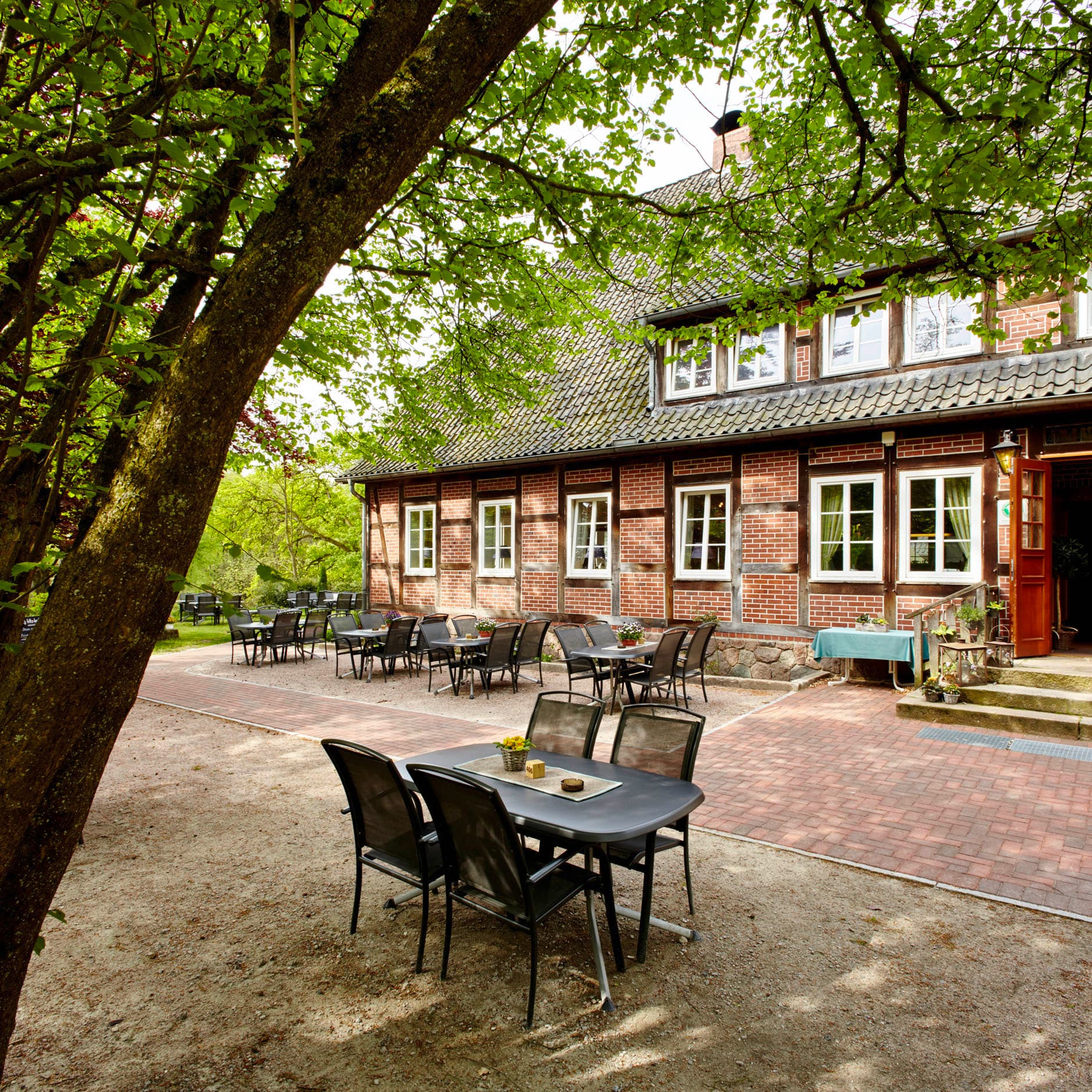 Innenhof des Naturotel Landhaus Haverbeckhof in Bispingen