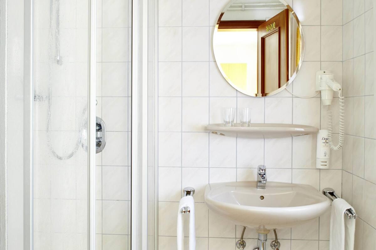 Badezimmer in dem Naturotel Landhaus Haverbeckhof in Bispingen