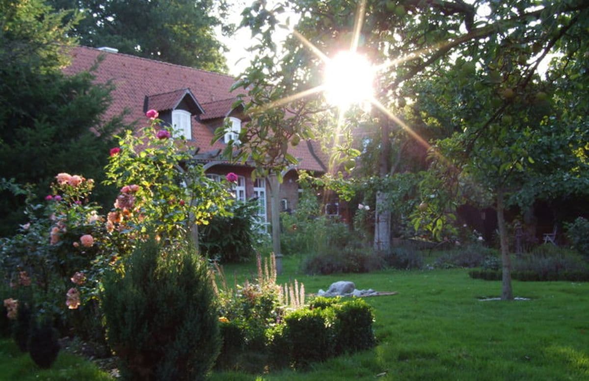 Garten Ferienwohnung "Alte Schule Bollersen"