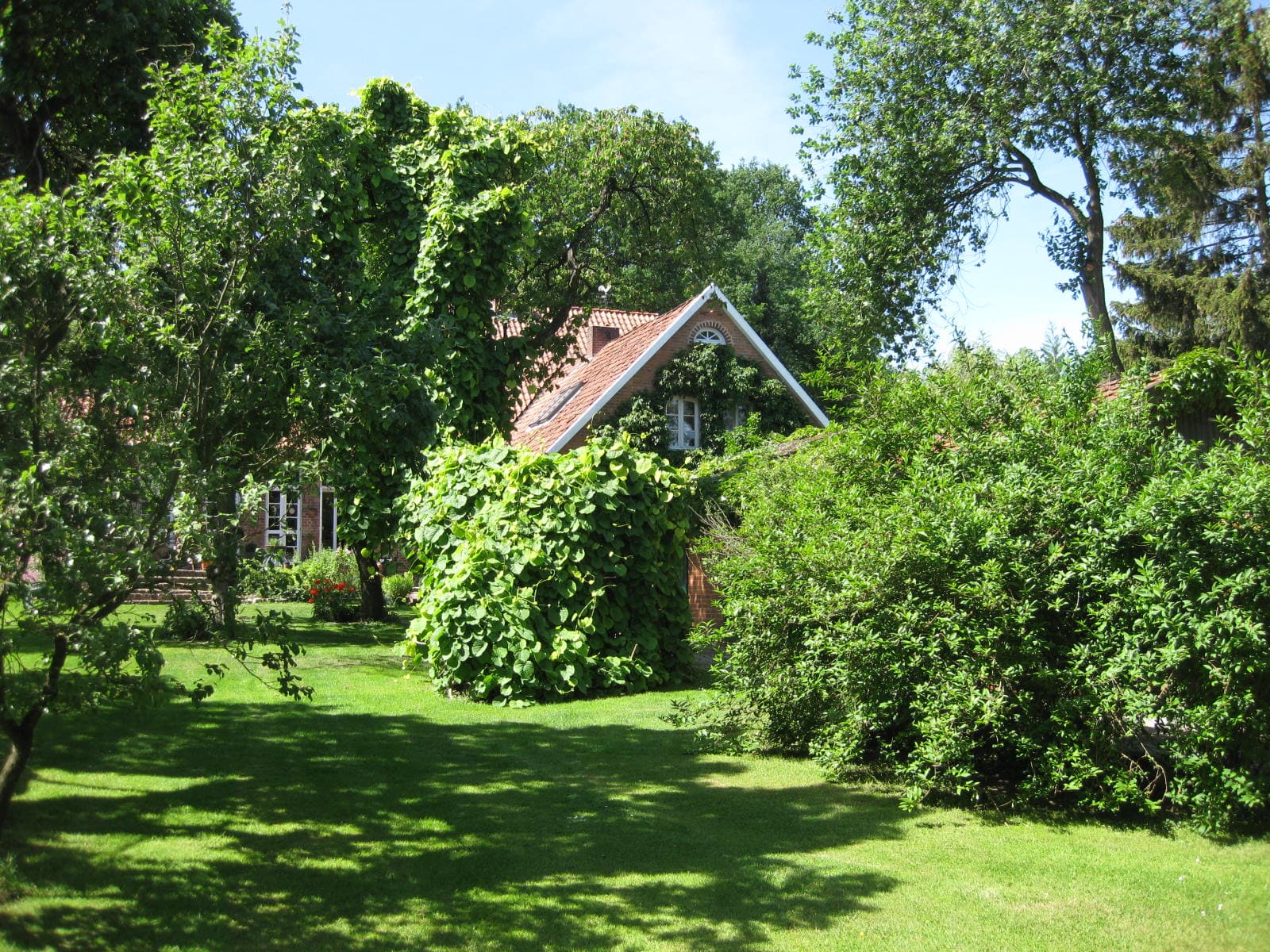 Garten Ferienwohnung "Alte Schule Bollersen"