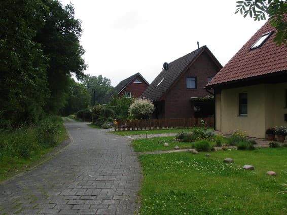 Feldstraße direkt am Aller-Radweg beim Gästehaus Brunotte