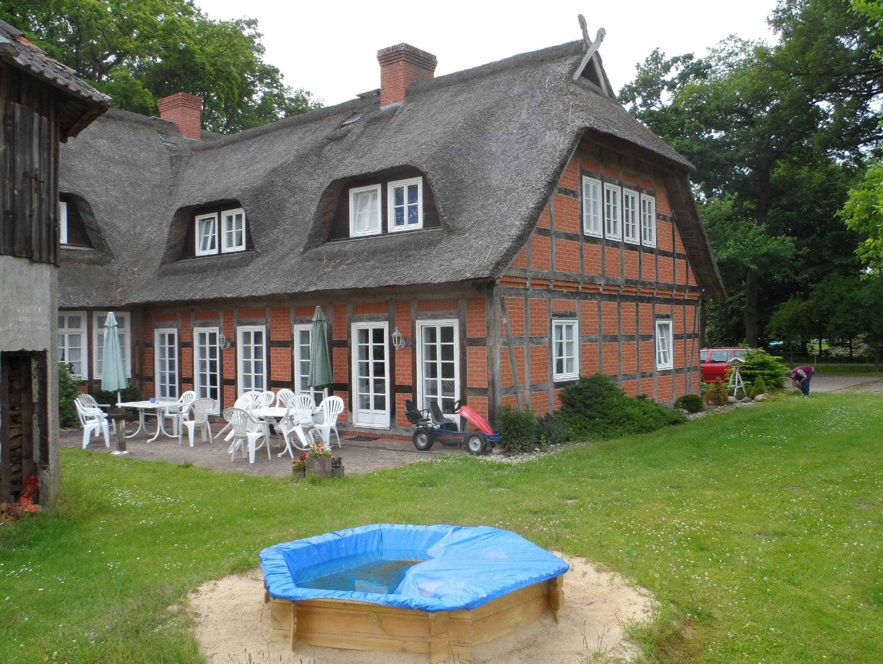 Terrasse u. Sandkasten