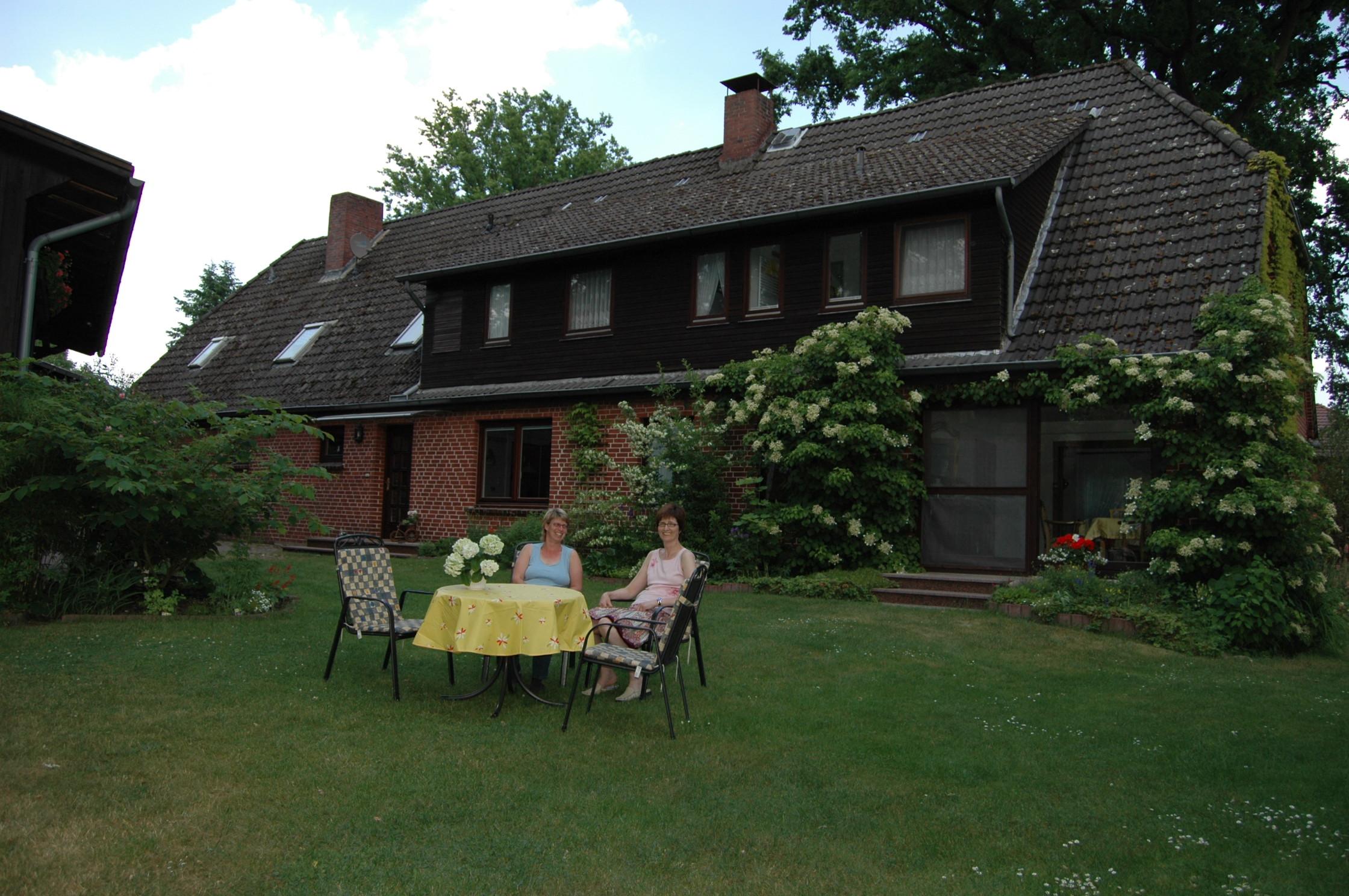 Sitzecke im Garten Pension Ehrhorn
