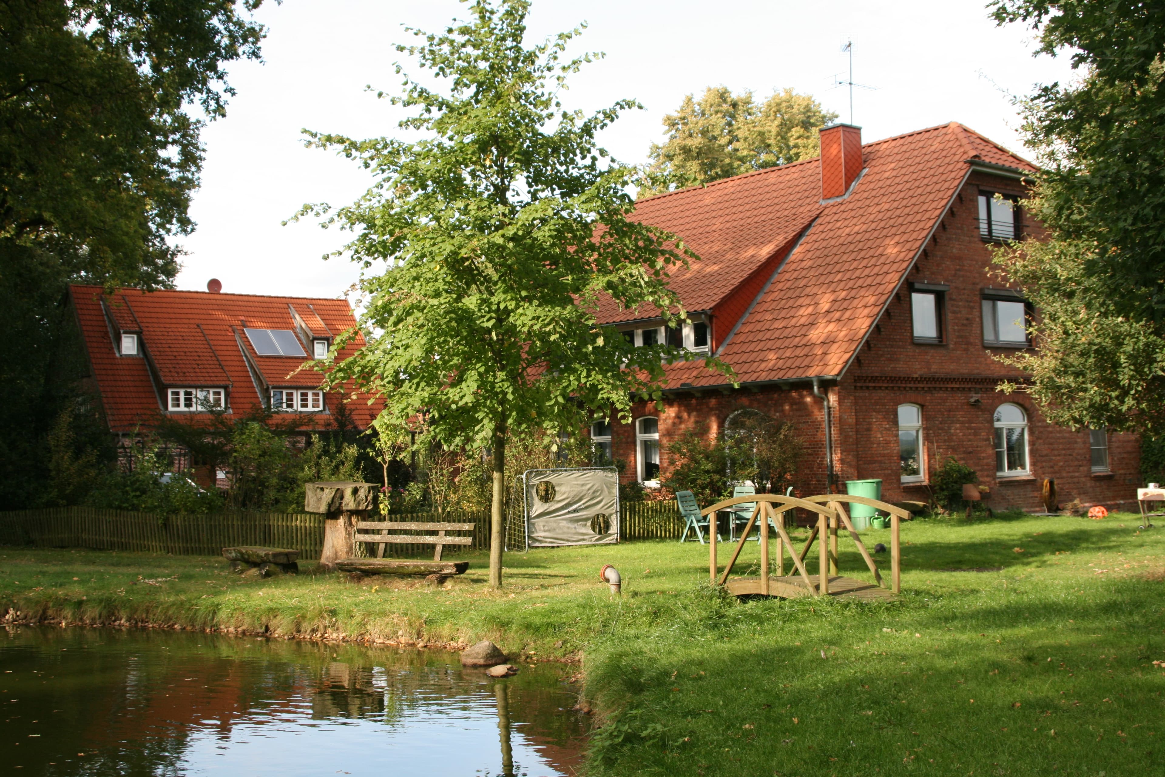 Ferienwohnungen Baalshof Teich im Garten