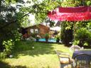 Garten mit Teich und Pool Ferienhaus "Unter den Birken"