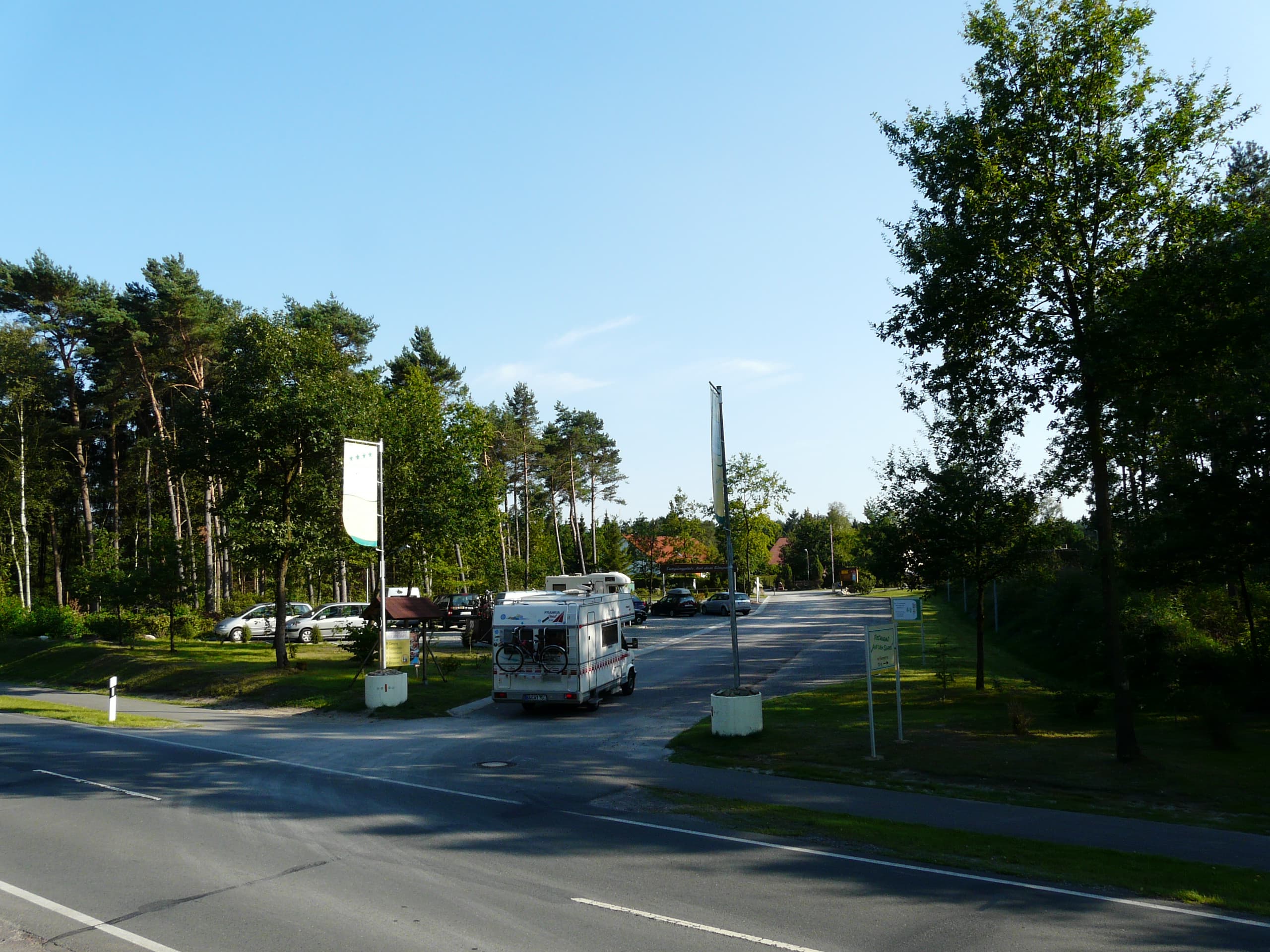 Einfahrt des Campingplatzes Auf dem Simpel in Soltau, 800 meter vom heide park