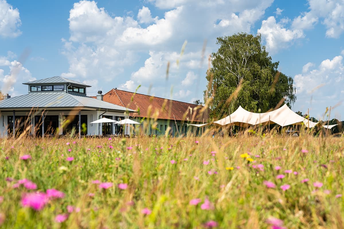 Restaurant GASTHAUS mit Außenterrasse im Hotel Camp Reinsehlen