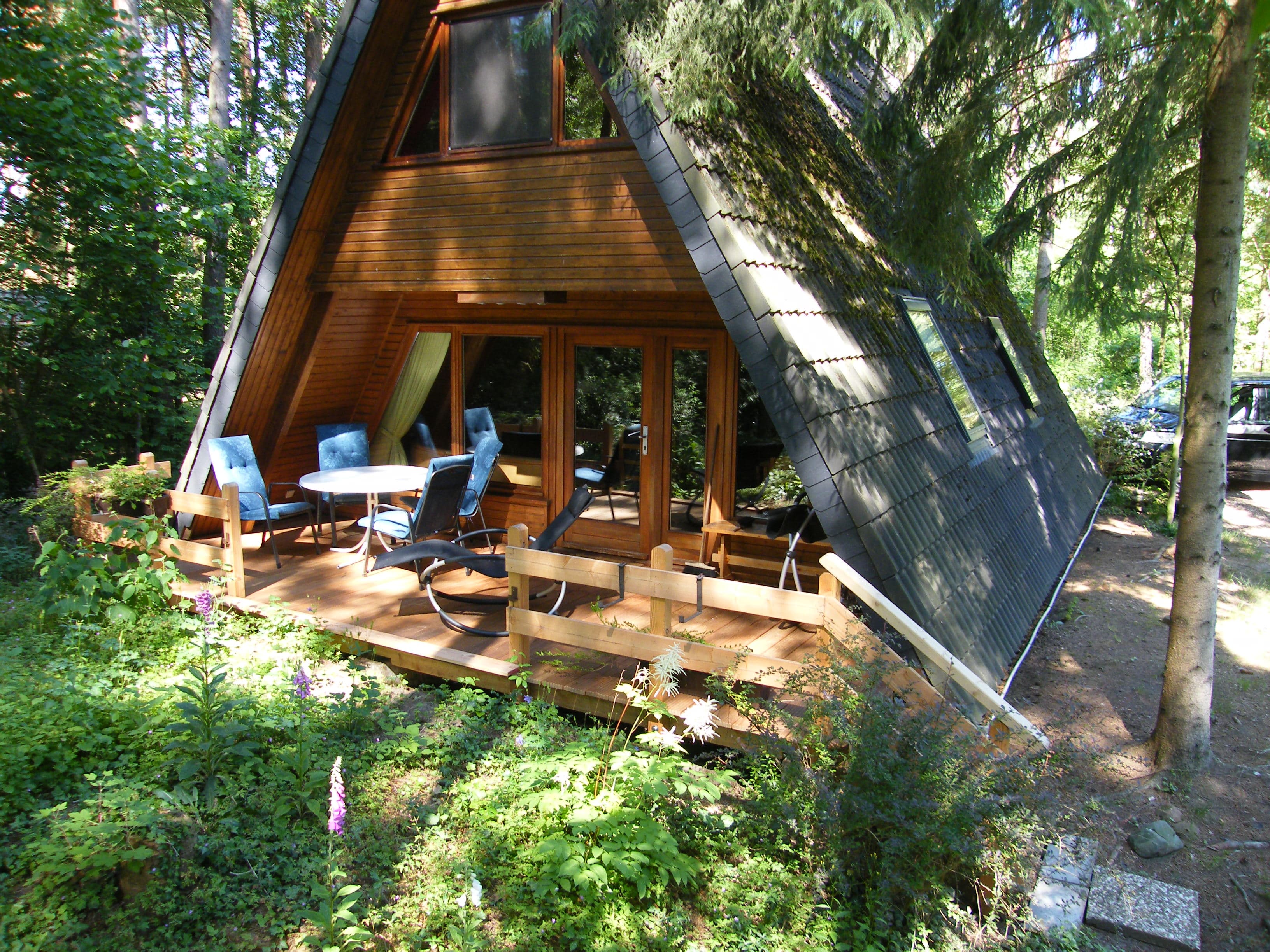 Kiefernhäuschen mit Veranda