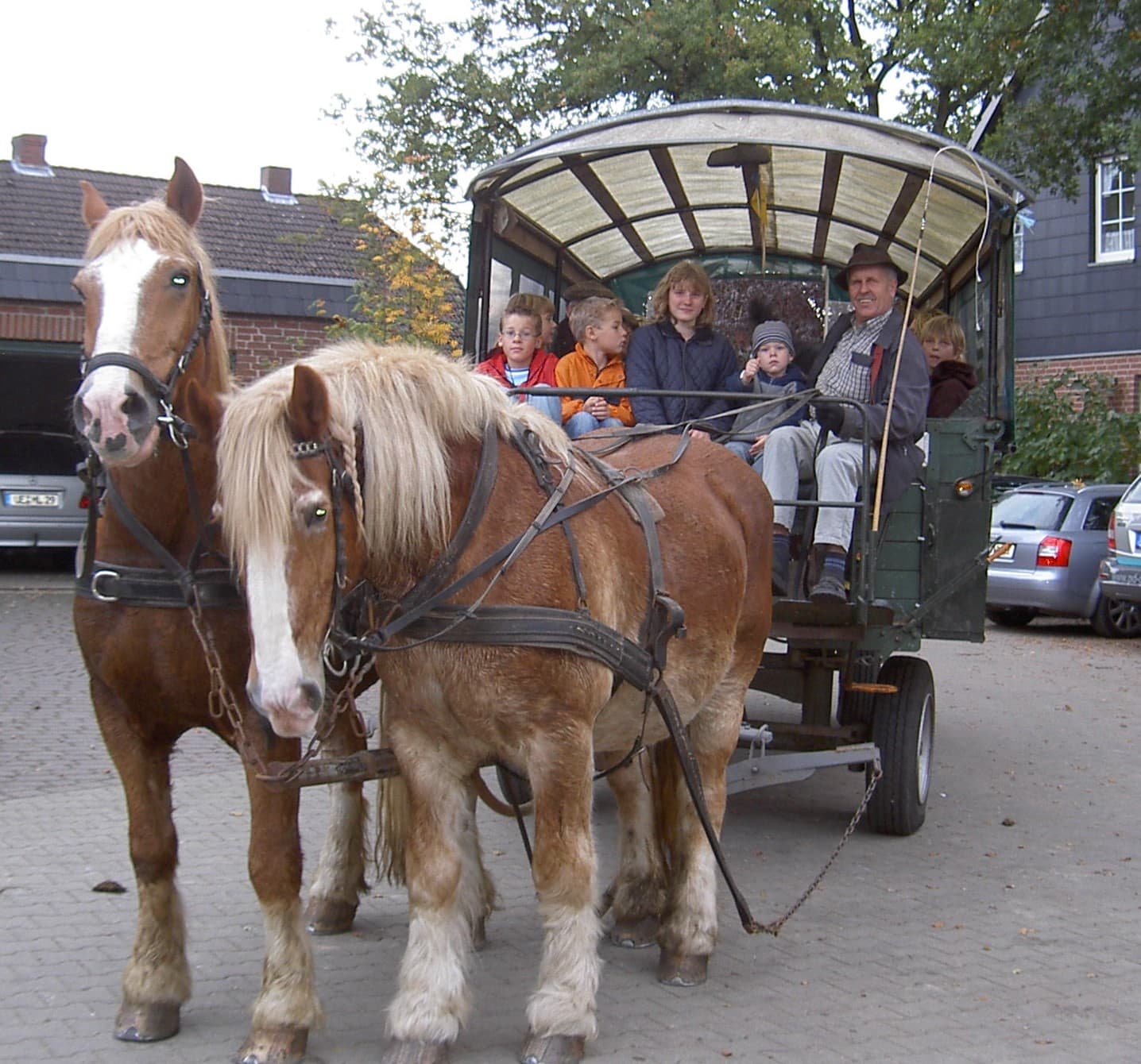 Planwagen Erlebnisbauernhof mit Bauerncafé "To'n olln Peerstall"