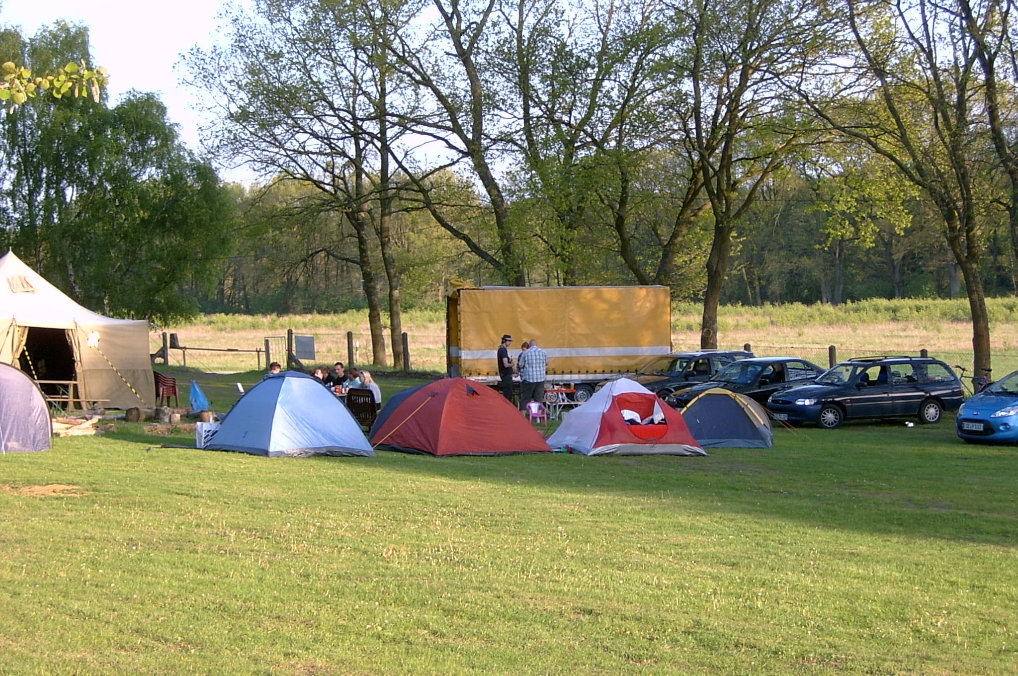 Jugenstellplatz mit Lagerfeuer