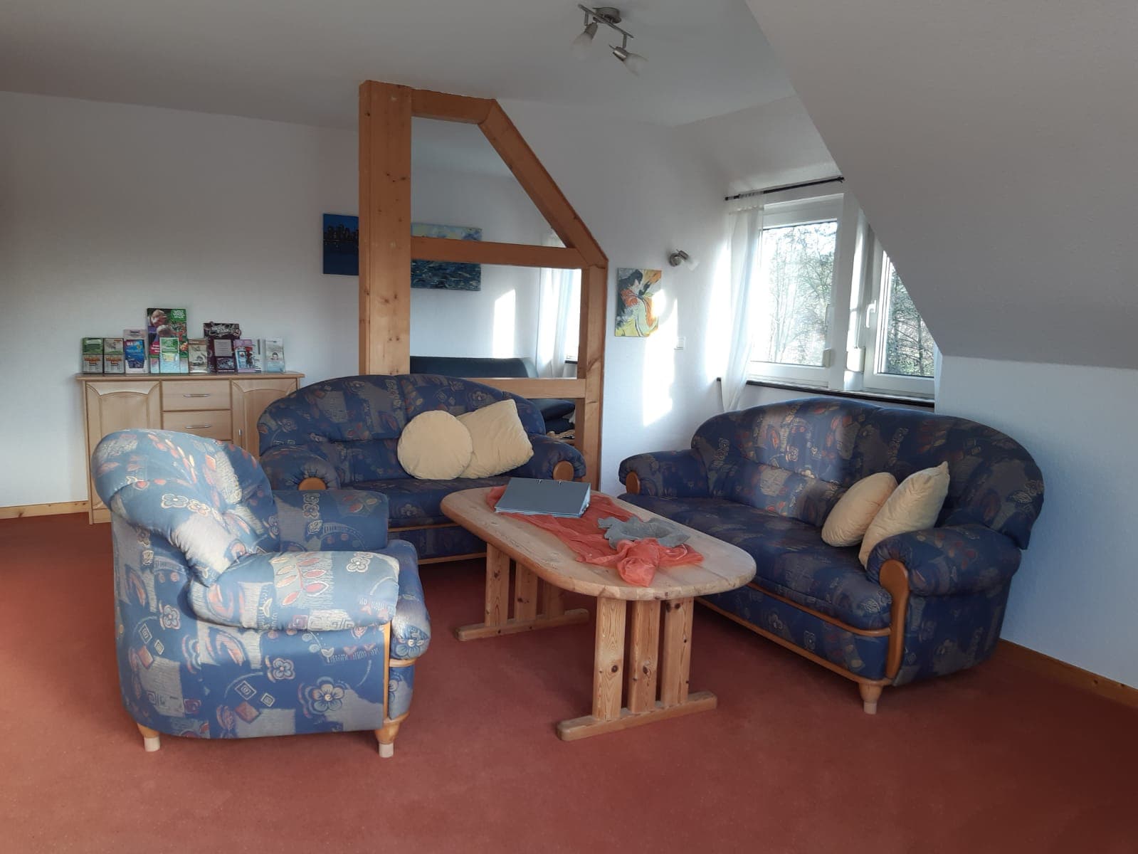 Gemütliches Wohnzimmer in der Ferienwohnung Örtzeblick in Bergen