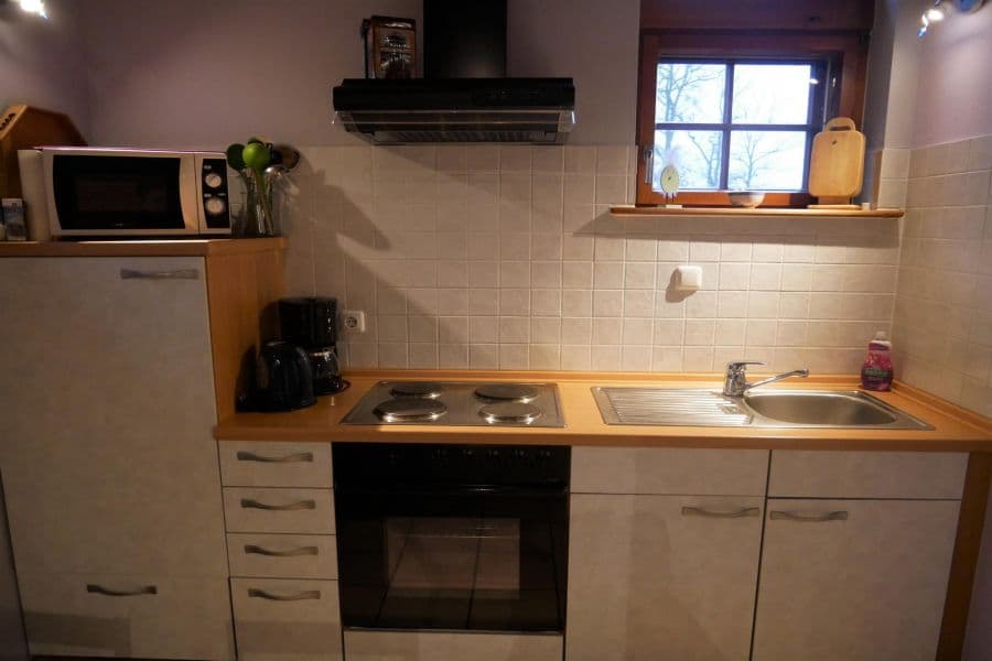 Kuechenzeile der Ferienwohnung Schafstall auf dem Ferienhof Holste