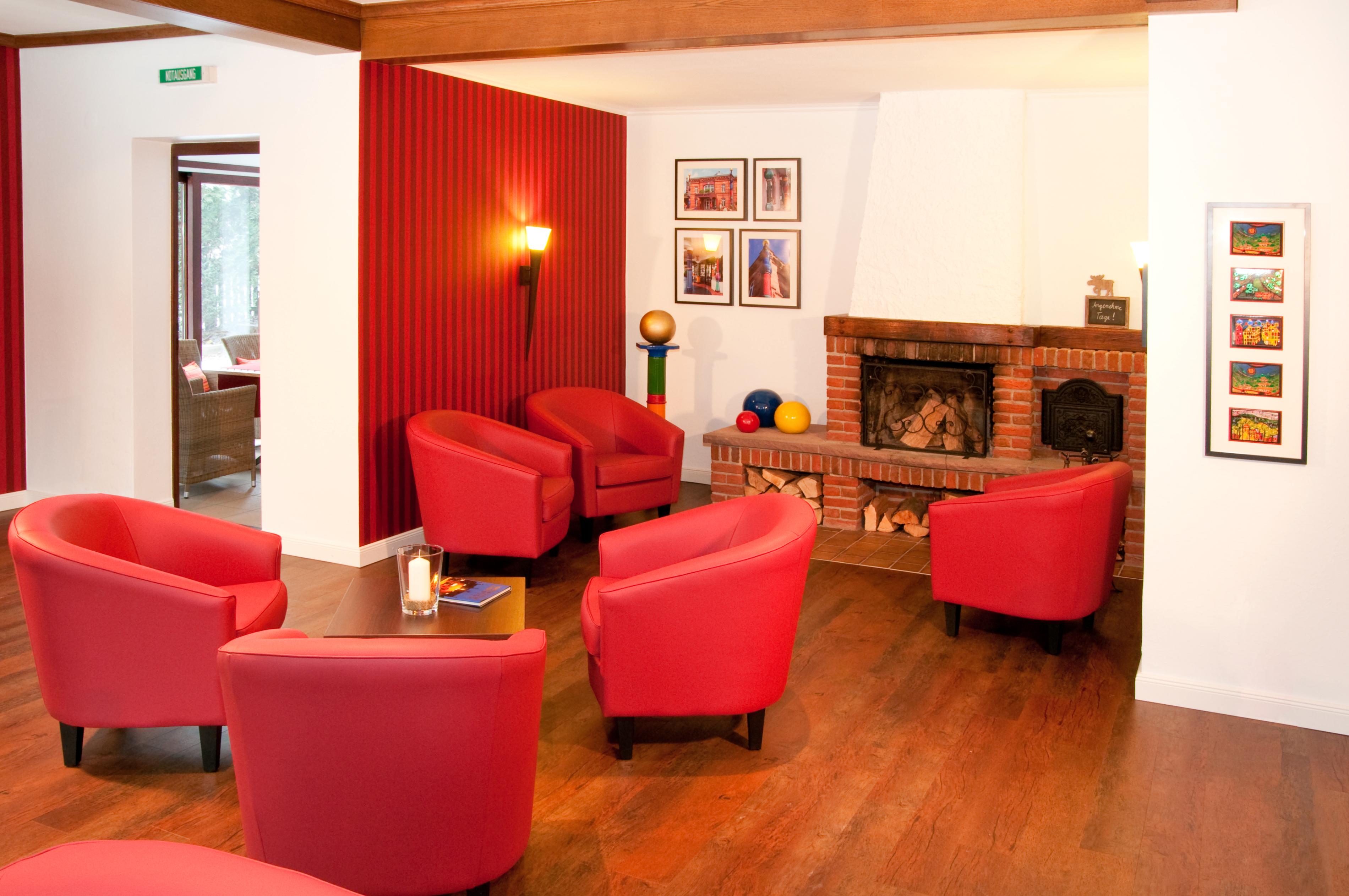 Kunst-Lounge mit Kamin Kur- und Kneipp Hotel-Pension Zum Goldenen Hirsch