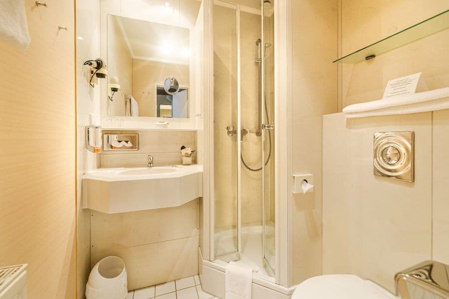 Badezimmer in dem Hotel Berlin in Bad Bevensen