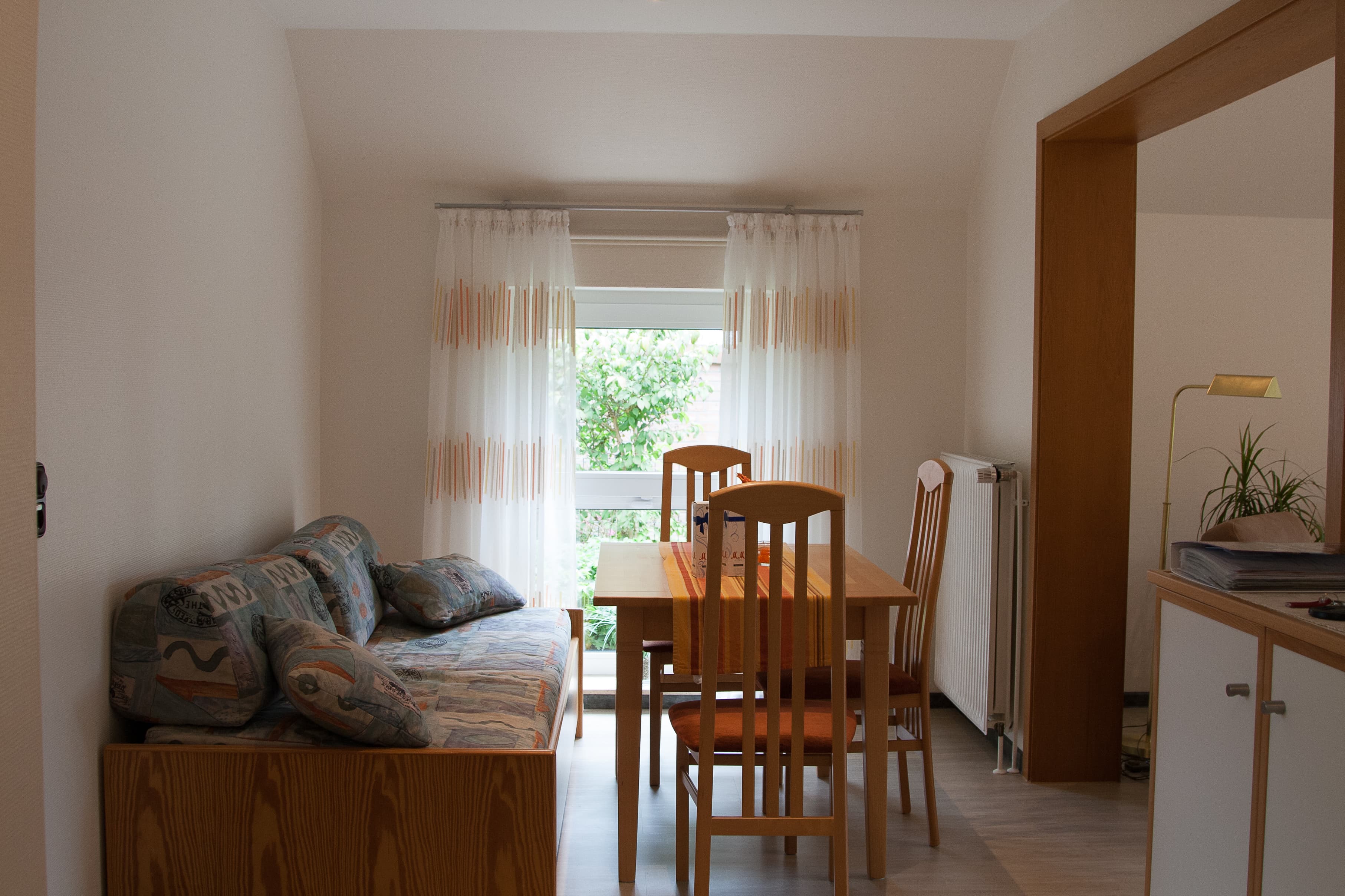 Blick vom Eingang auf die Essgruppe