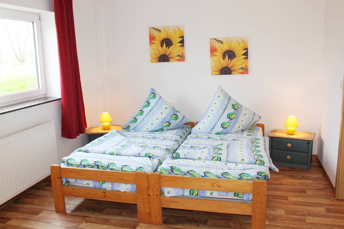 Schlafzimmer mit eigenem Bad Ferienwohnung Hof Reckermann II