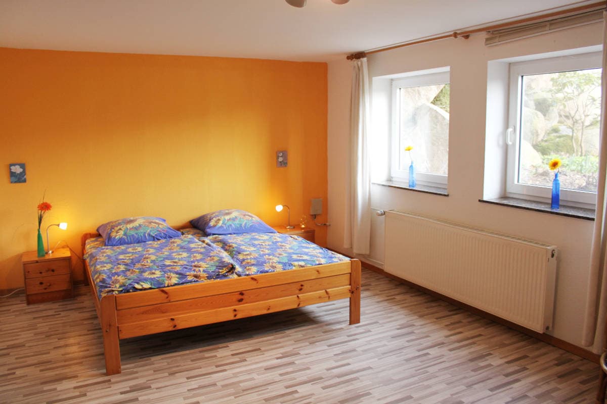 Schlafzimmer mit eigenem Bad Ferienwohnung Hof Reckermann II