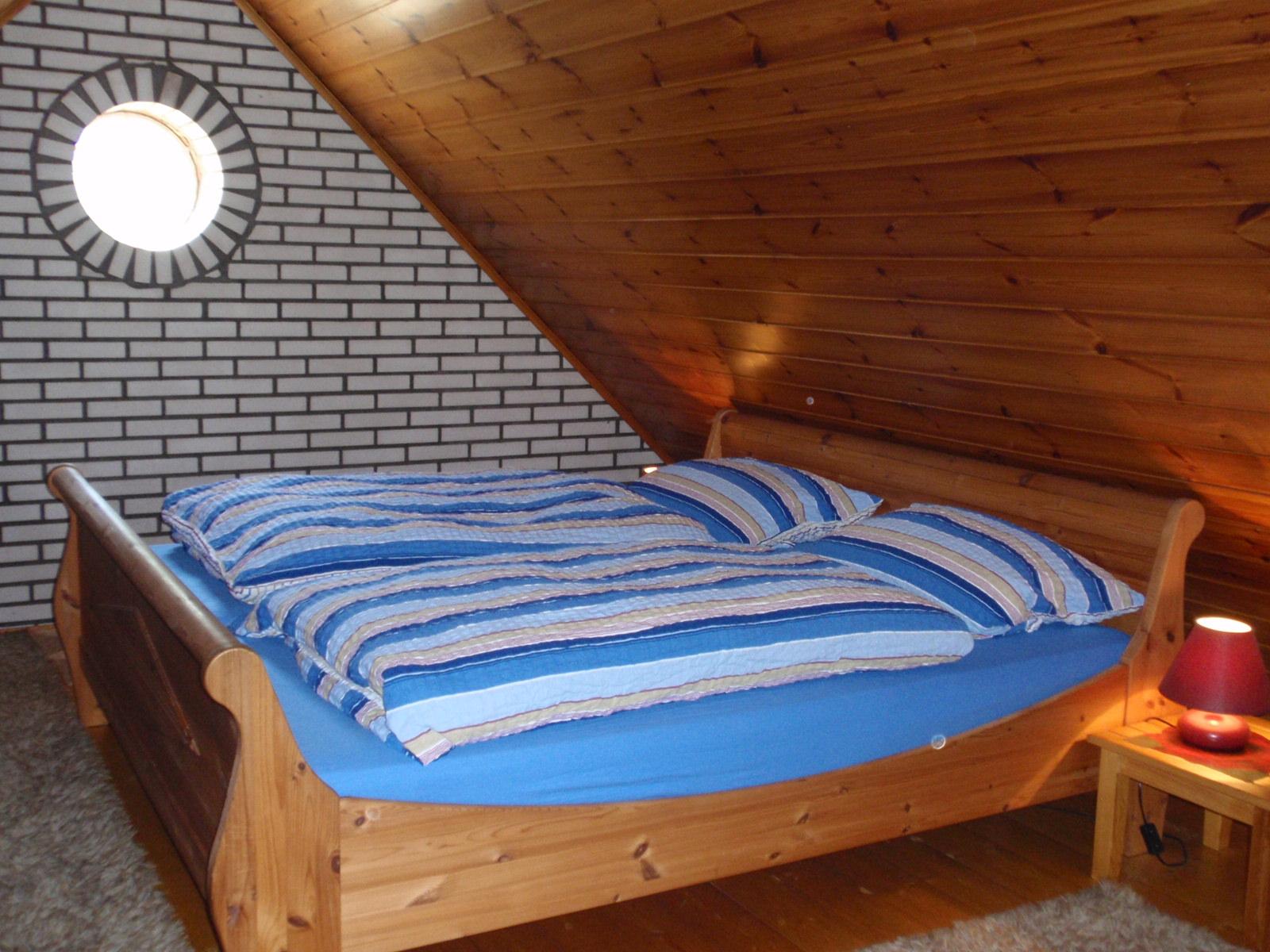 Schlafzimmer im Spitzboden (mit Balkon) Ferienhof Wiechers - Ferienhaus