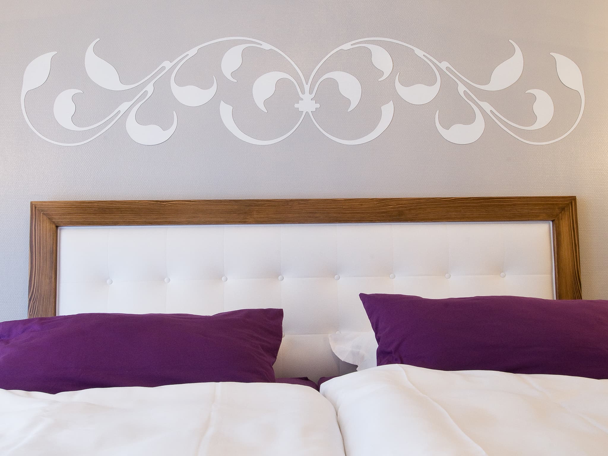 Doppelbett in dem Amethyst Hotel in Lüneburg