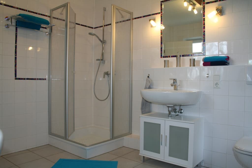 Badezimmer in der großen Ferienwohnung der Villa zum Wuestenschiff in Handeloh