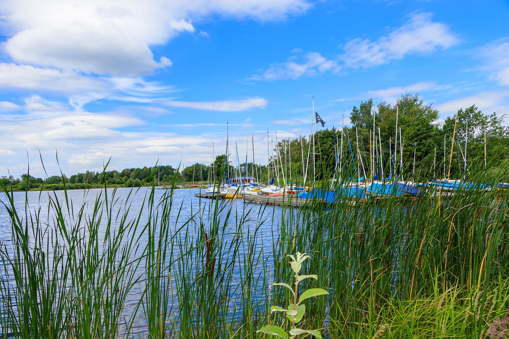 Campingpark Hüttensee Segelboothafen mit Slipanlage