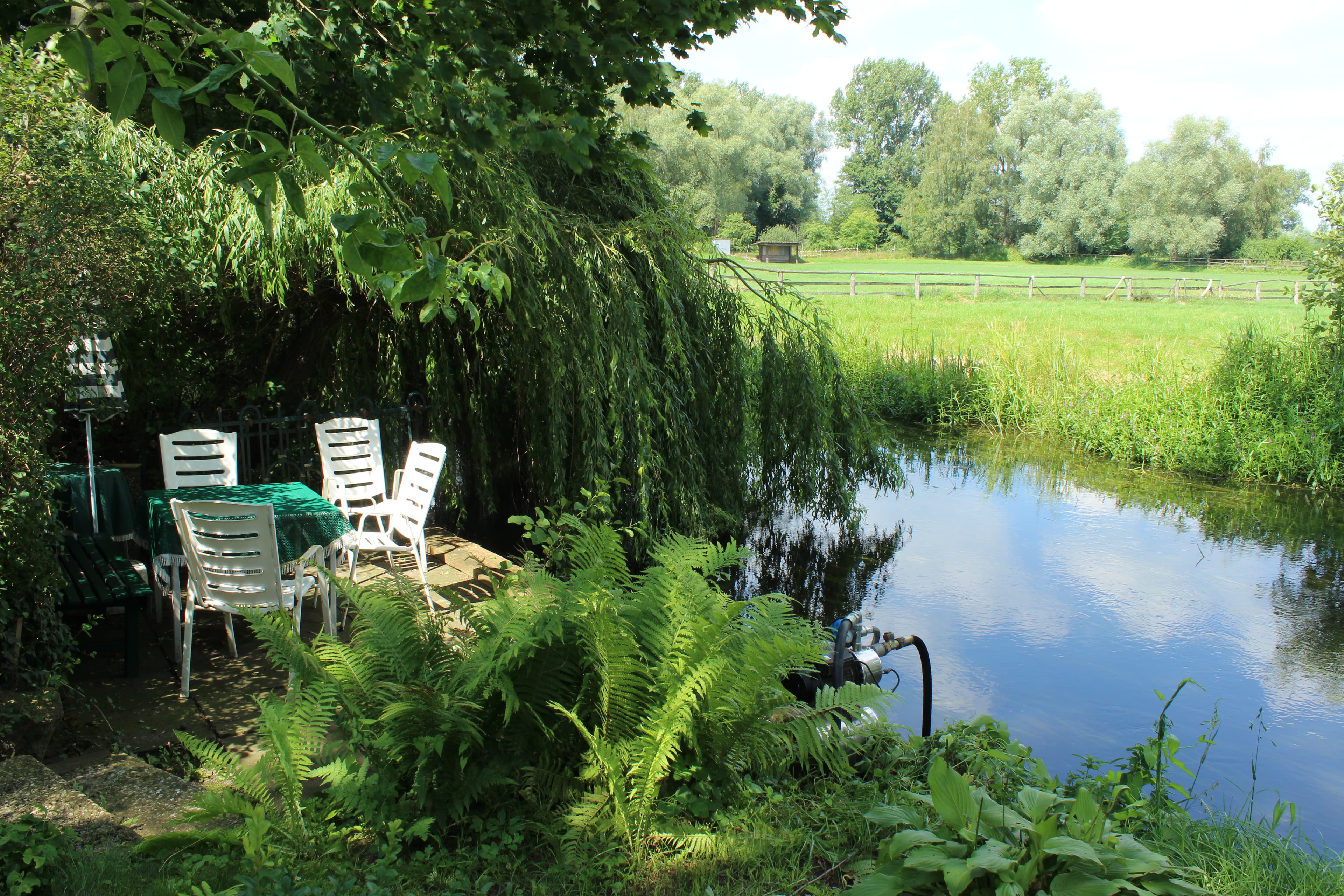 Entspannung am Fluss beim Haus Meyer