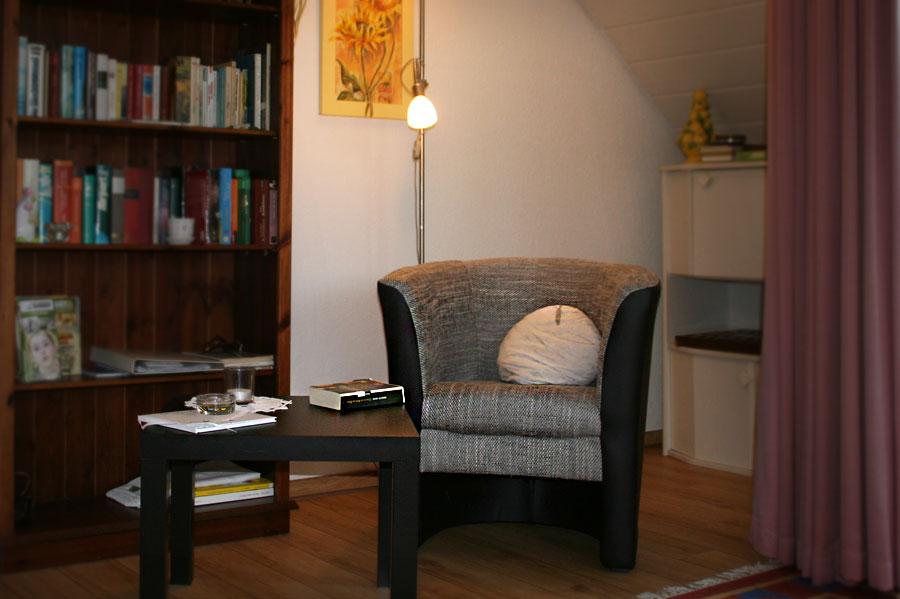 Ferienwohnungen Haus Wiesengrund Leseecke kleine Wohnung