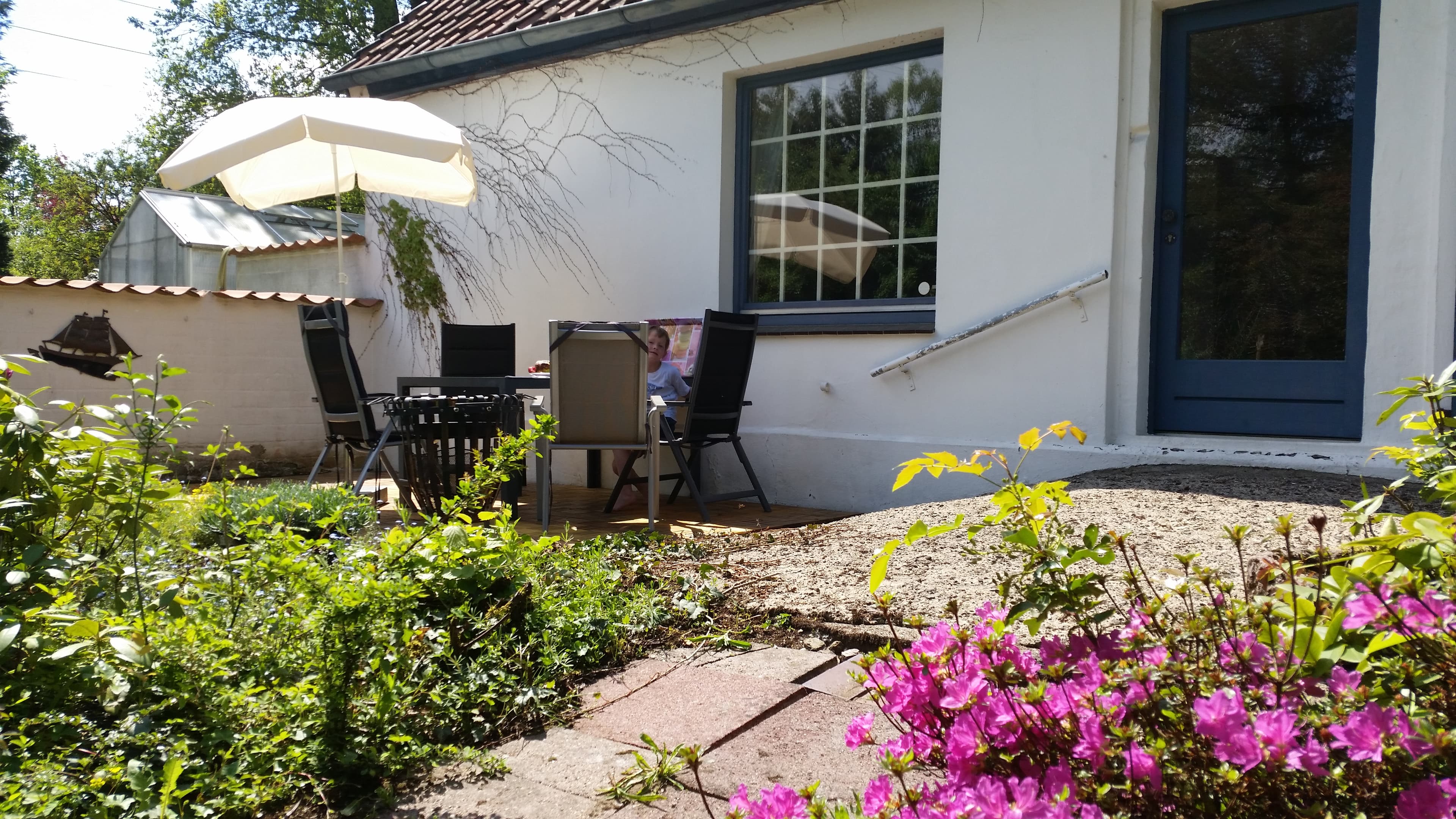 direkt aus der Küche auf die Terrasse....himmlische Ferien