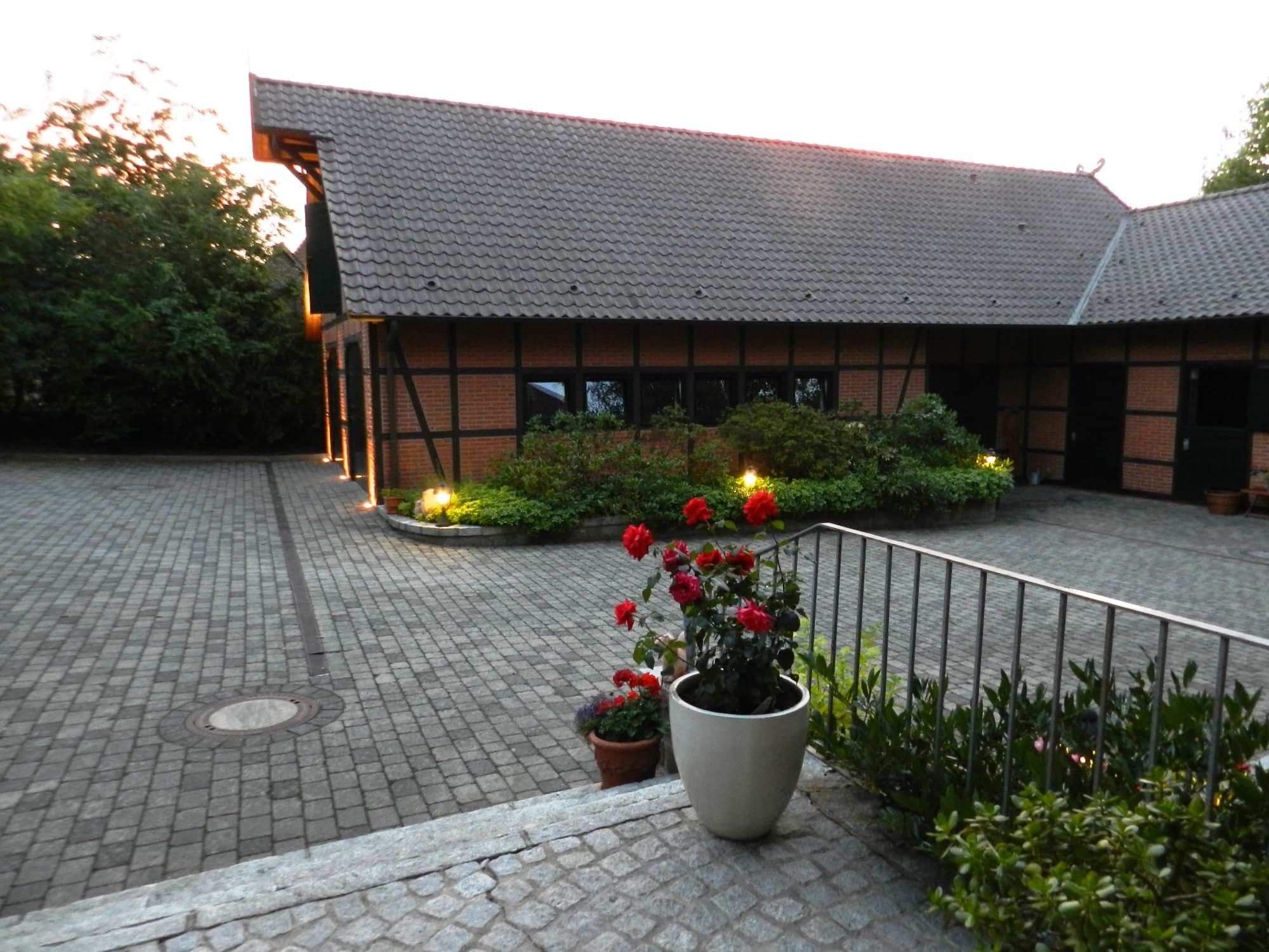 Innenhof Pension Buchenhof Nordheide