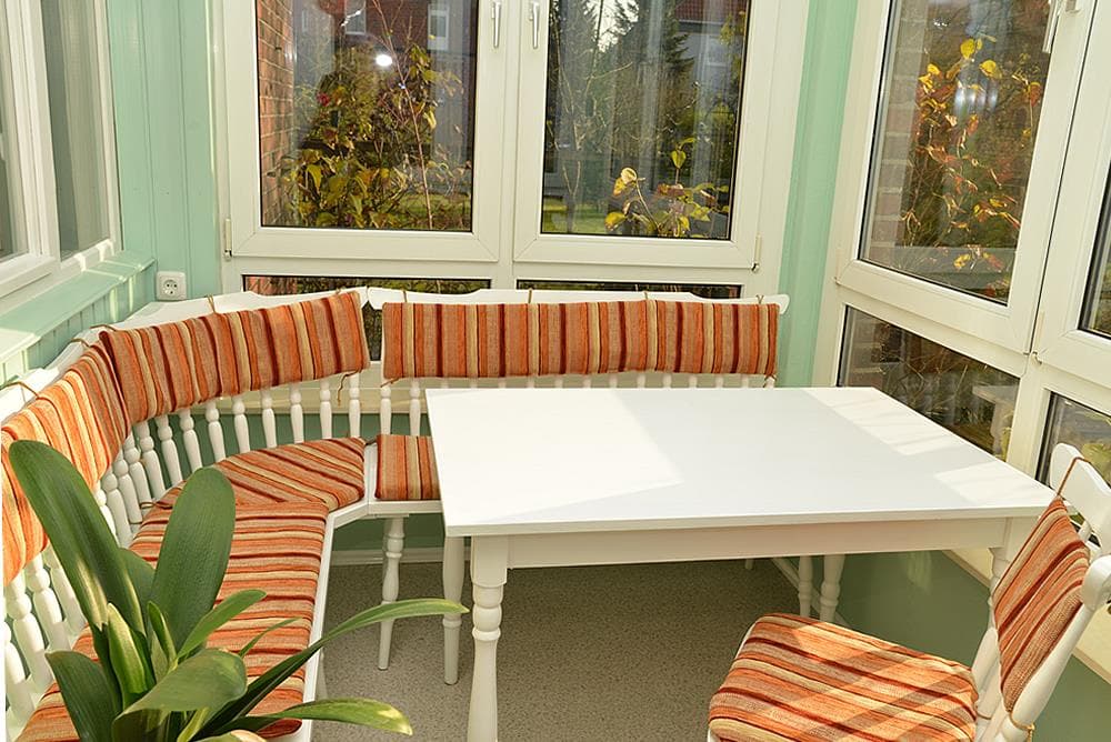 Veranda mit Blick in den Garten