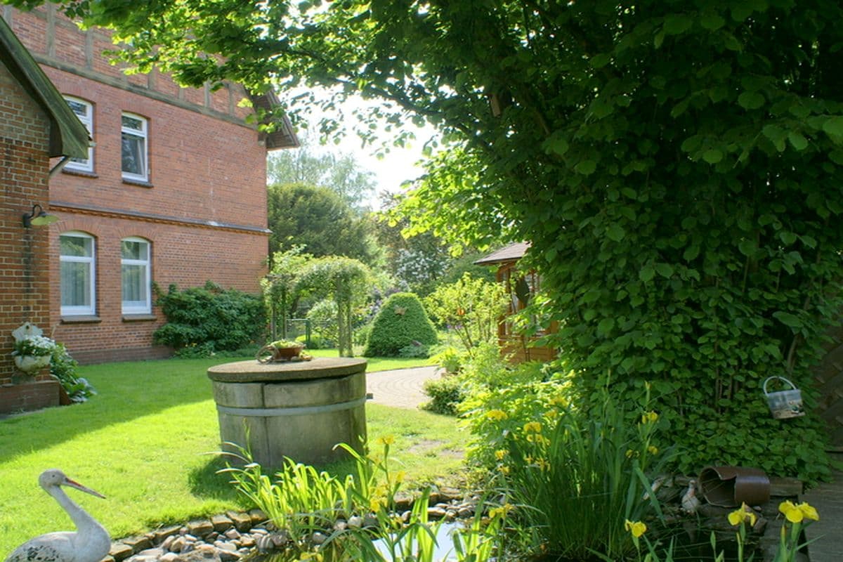 Garten der Ferienwohnung im Bauernhaus Thies in Wietze