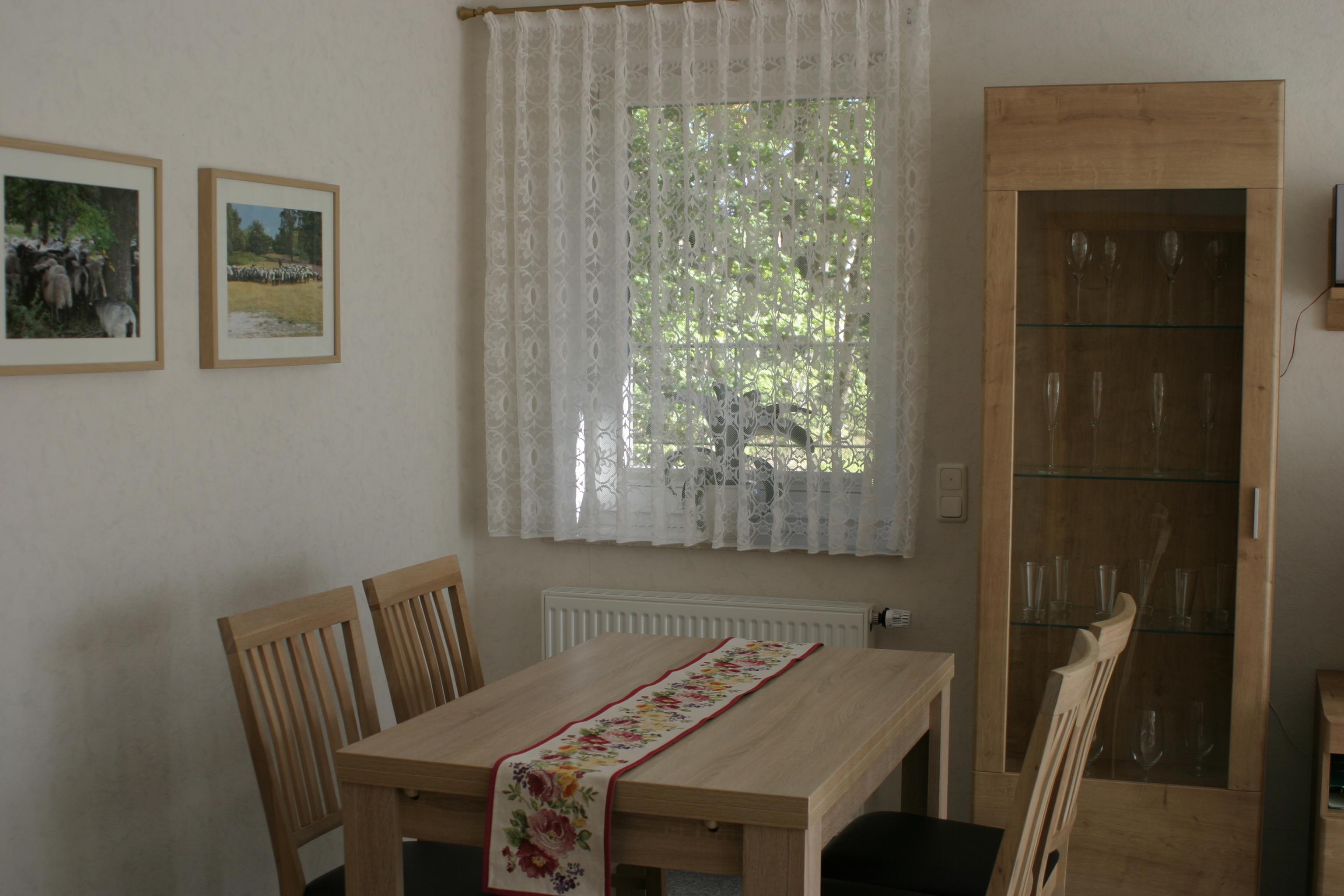 Wohnzimmer mit Esstisch Ferienwohnung Am Hasenberg