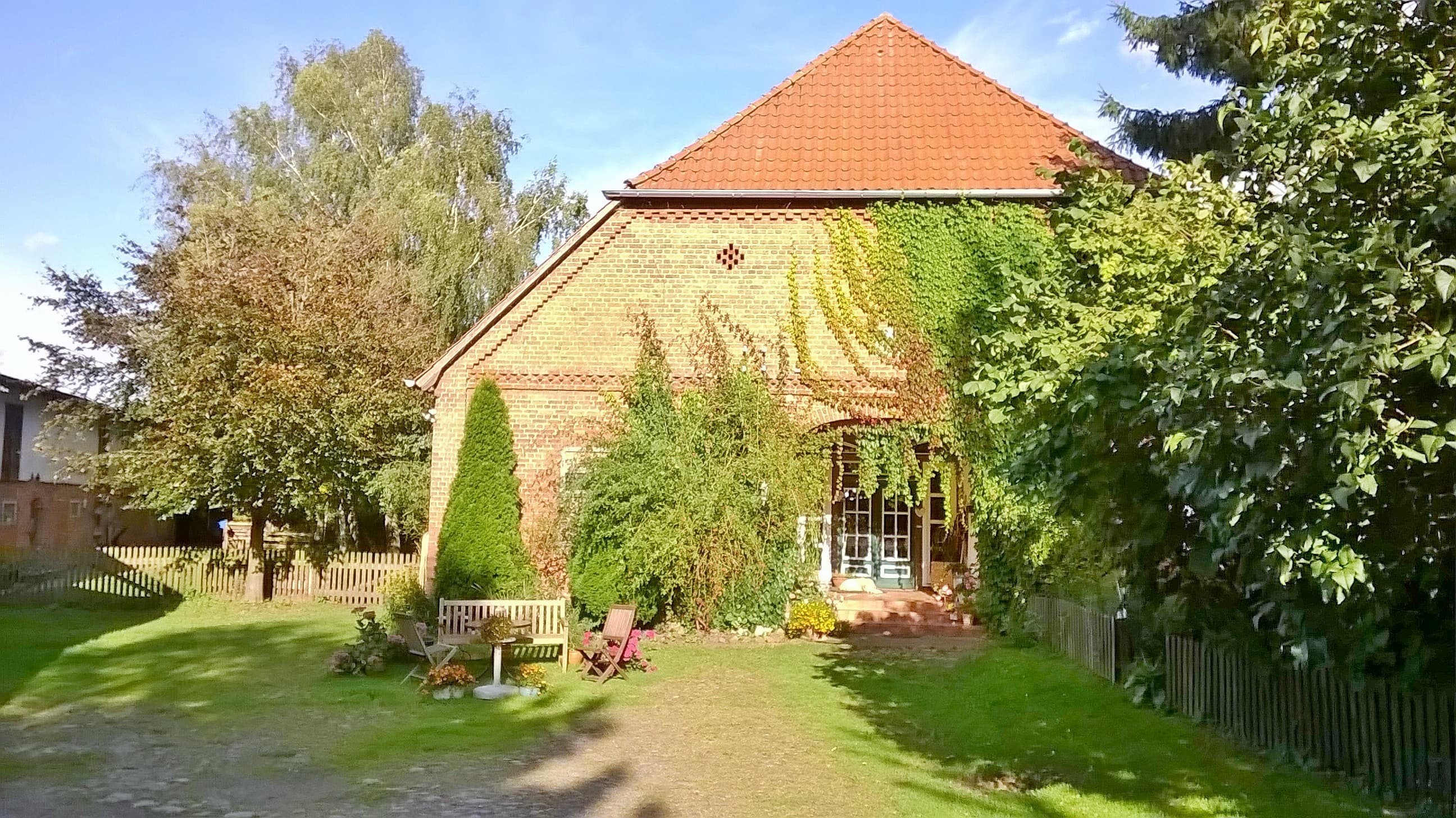 Außenansicht auf ein Gebäude des Hof Bollerbü