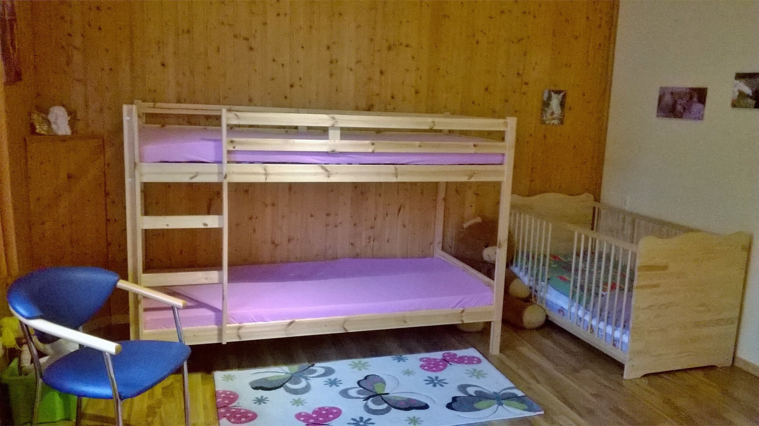 Schlafzimmer mit Kinderbetten auf Hof Bollerbü