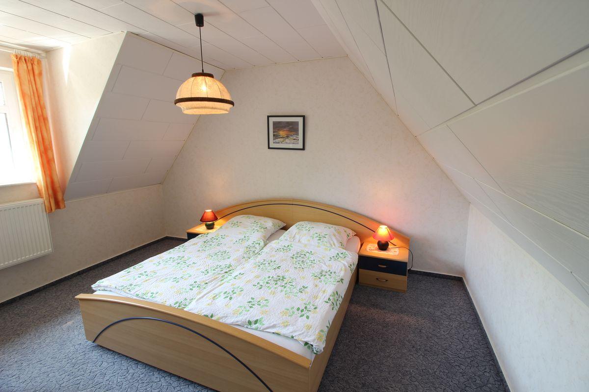 Schlafzimmer kleine Ferienwohnung Scharnebecks Mühle: Ferienwohnungen