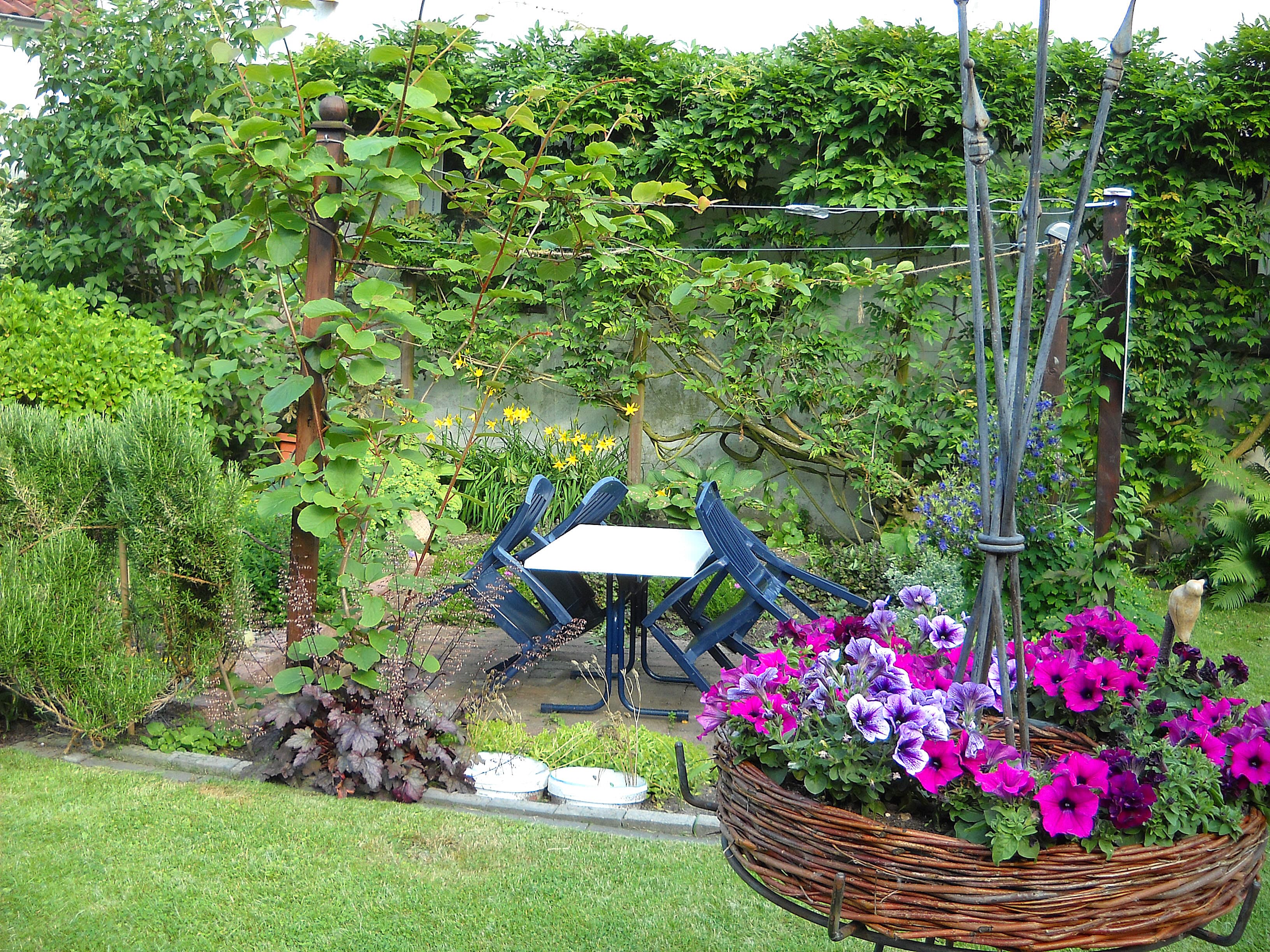 Sitzecke im Garten der Ferienwohnung Rita Dreyer