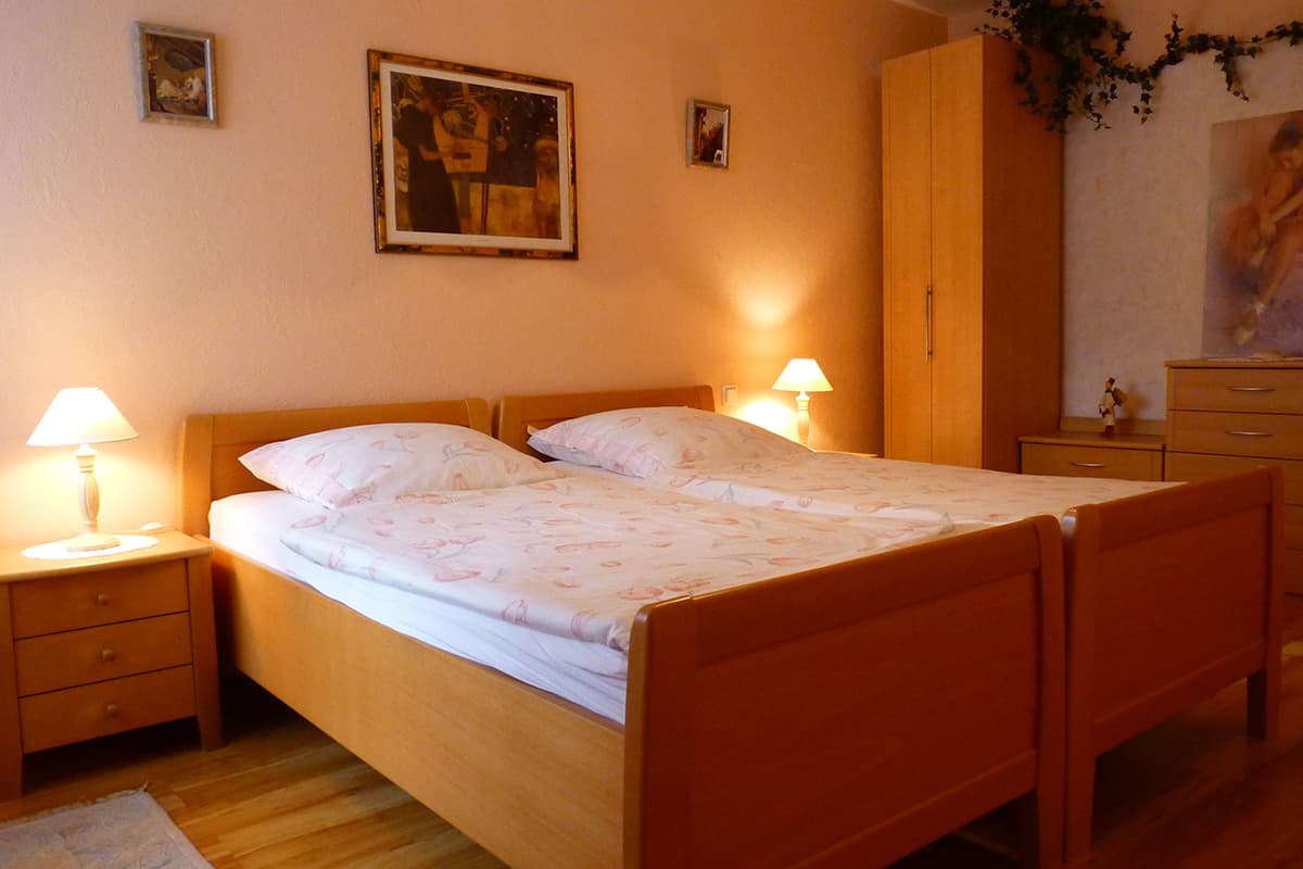 Ferienwohnungen Pension Lindhofer