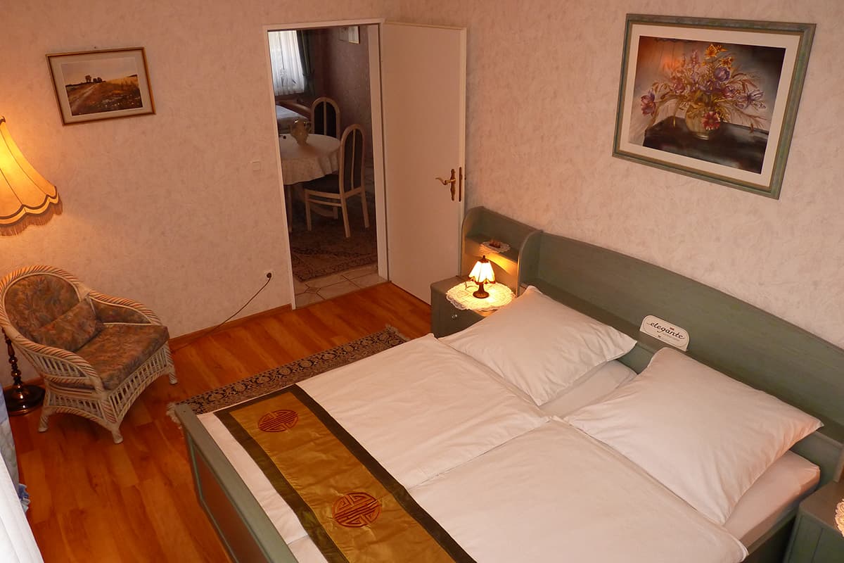 Ferienwohnungen Pension Lindhofer