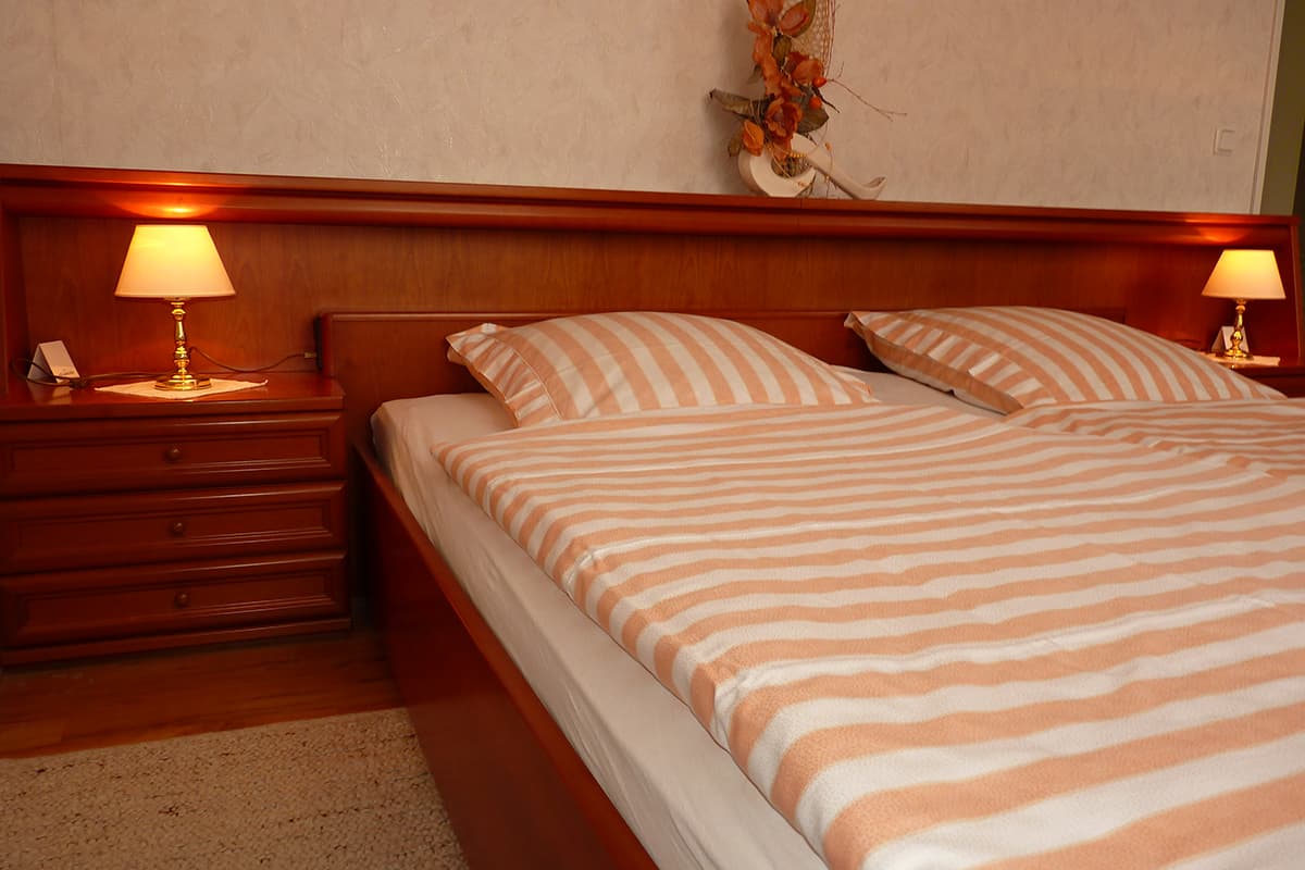 Ferienwohnungen Pension Lindhofer