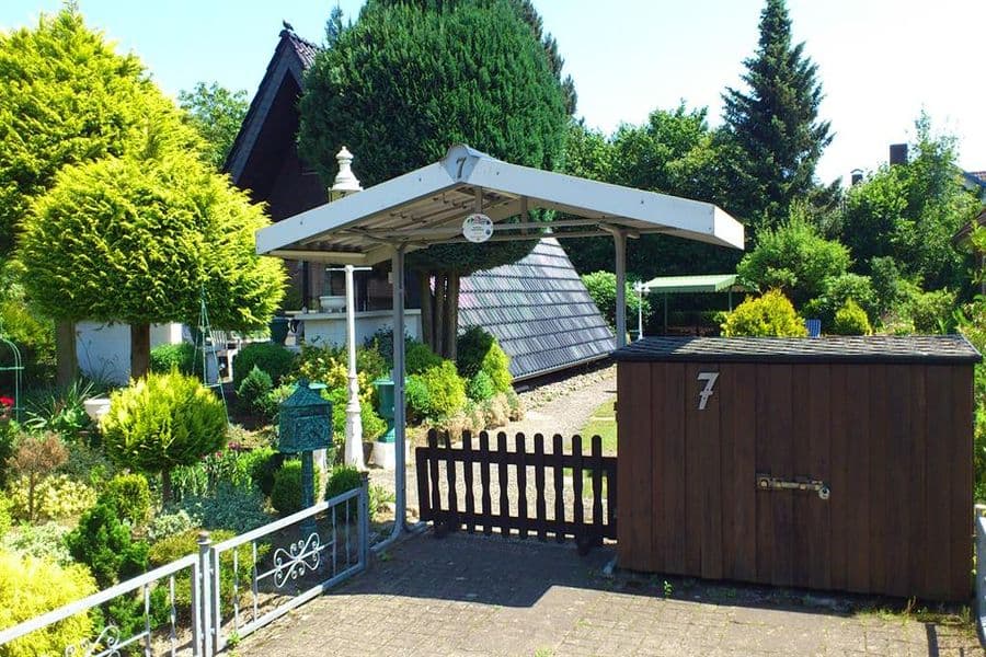 Stellplatz und Eingang vom Heidehuus Petersen