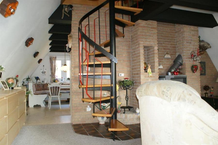 Wohnzimmer mit Treppe Heidehuus Petersen