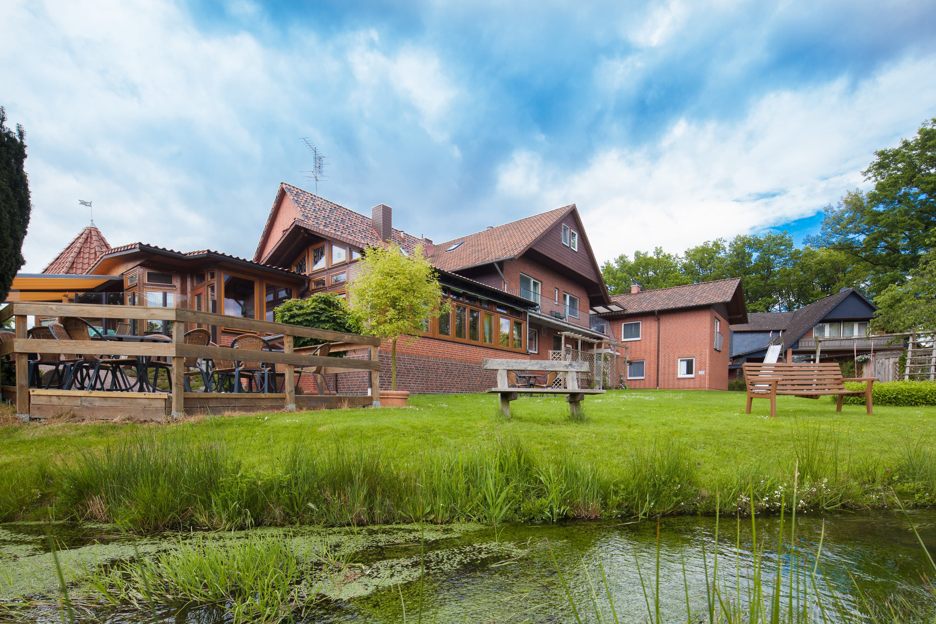 Gartenblick der Appartements auf dem Hof Wiesengrund in der Südheide