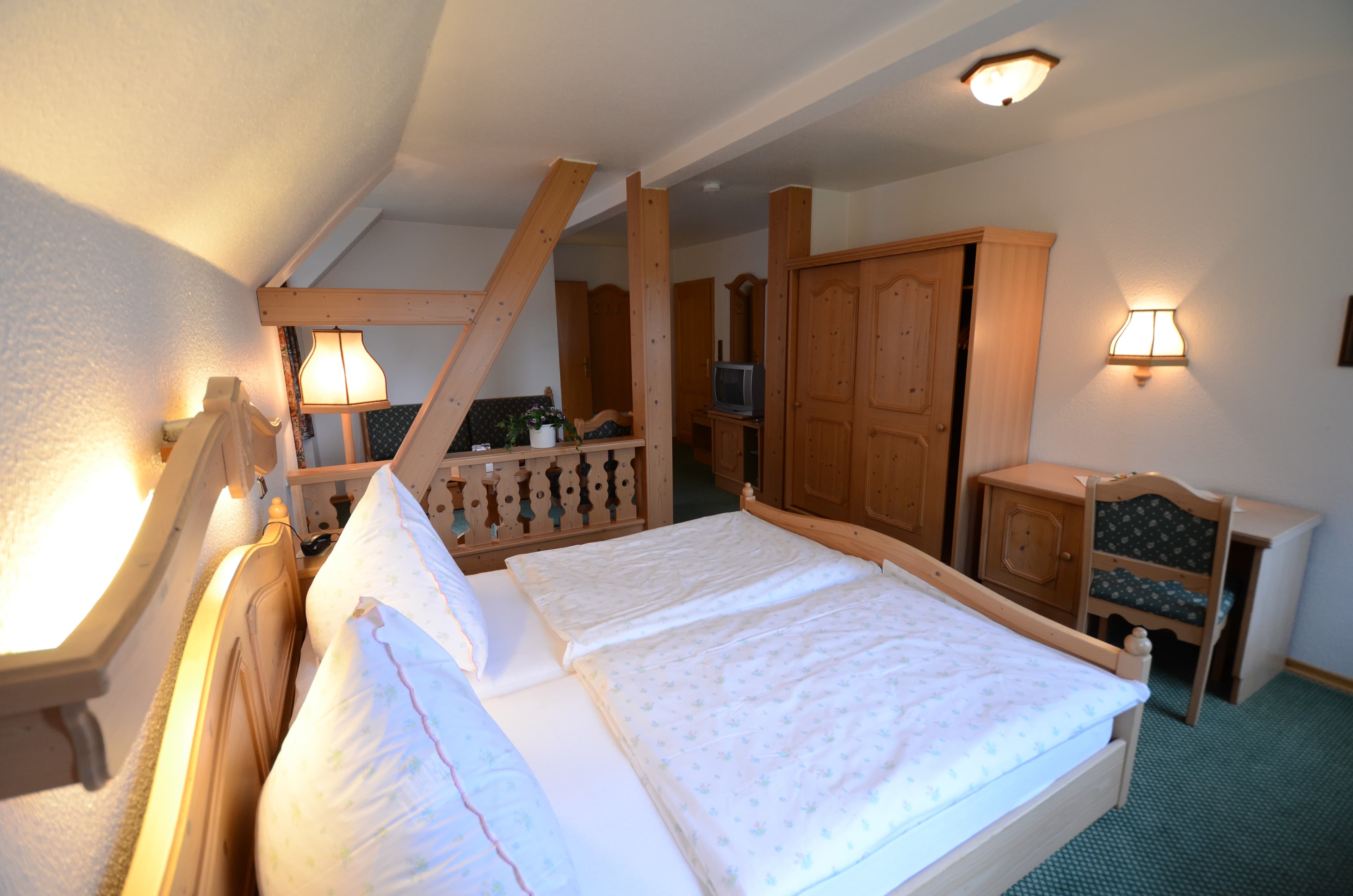 Doppelzimmer mit gemütlicher Sitzecke