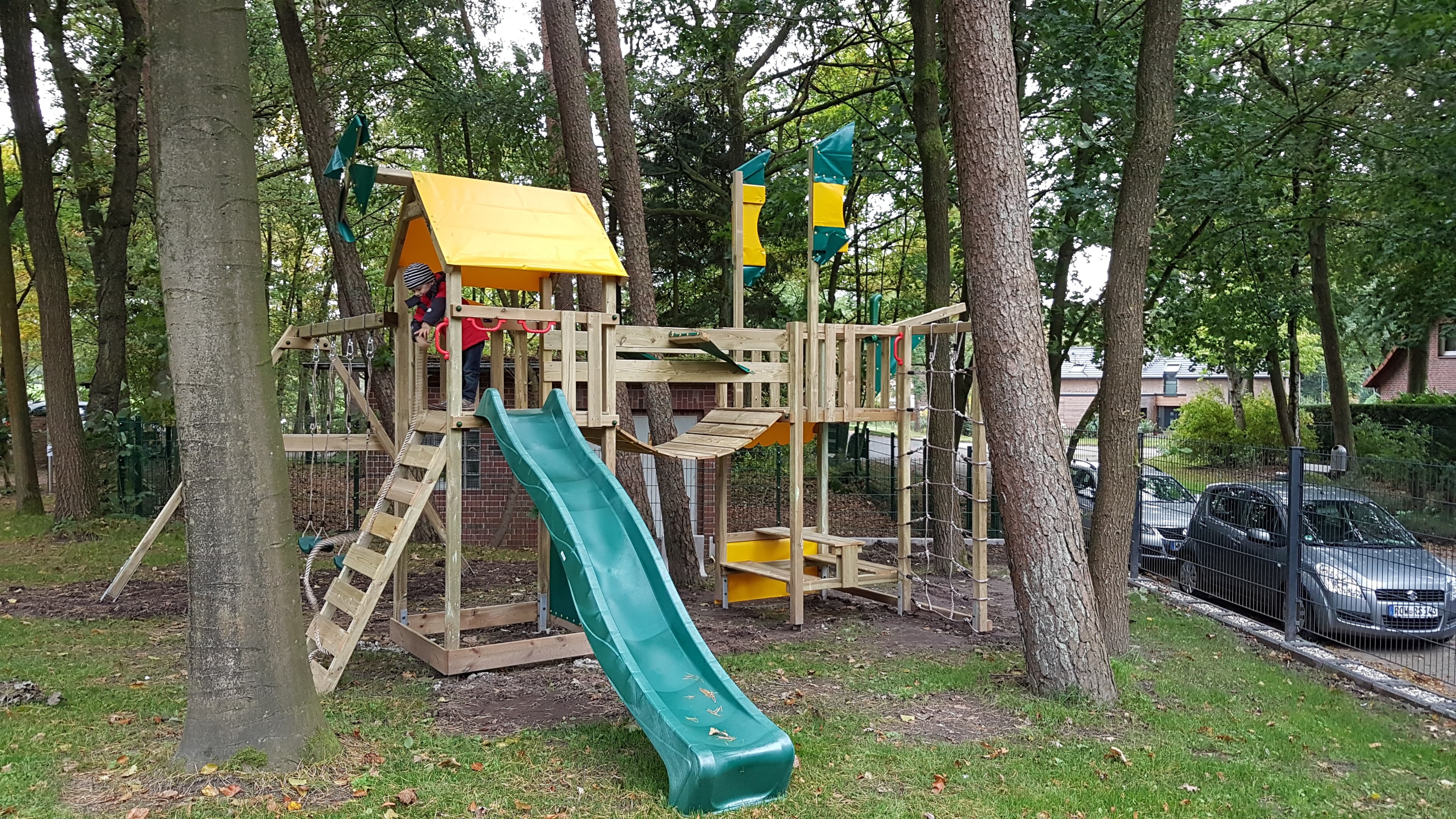 Spielturm, Sandkiste, Schaukeln der Ferienwohnung am Höpen in Schneverdingen
