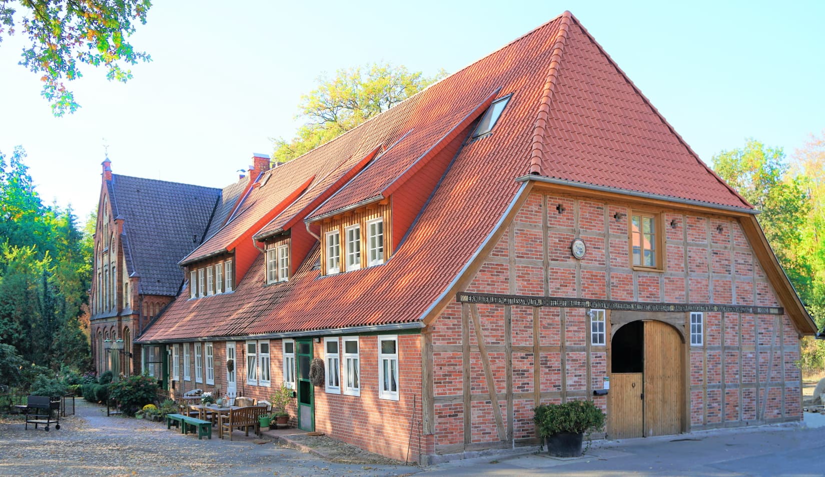 Bauernhaus, vorn der Gruppenraum