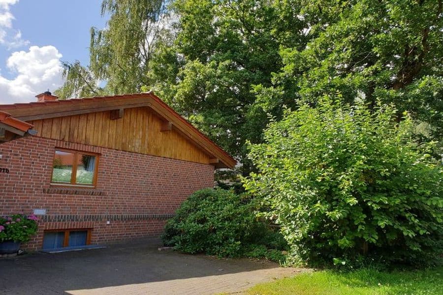 Apartment Heideland Außenansicht mit Stellplatz